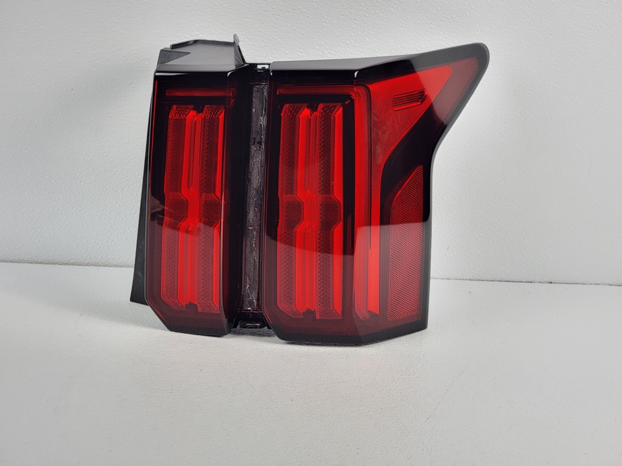 NICE 2021-2023 KIA SORENTO RH PASSENGER LED TAILLIGHT OEM NICE 2021-2023 KIA SORENTO RH PASSENGER LED TAILLIGHT OEM