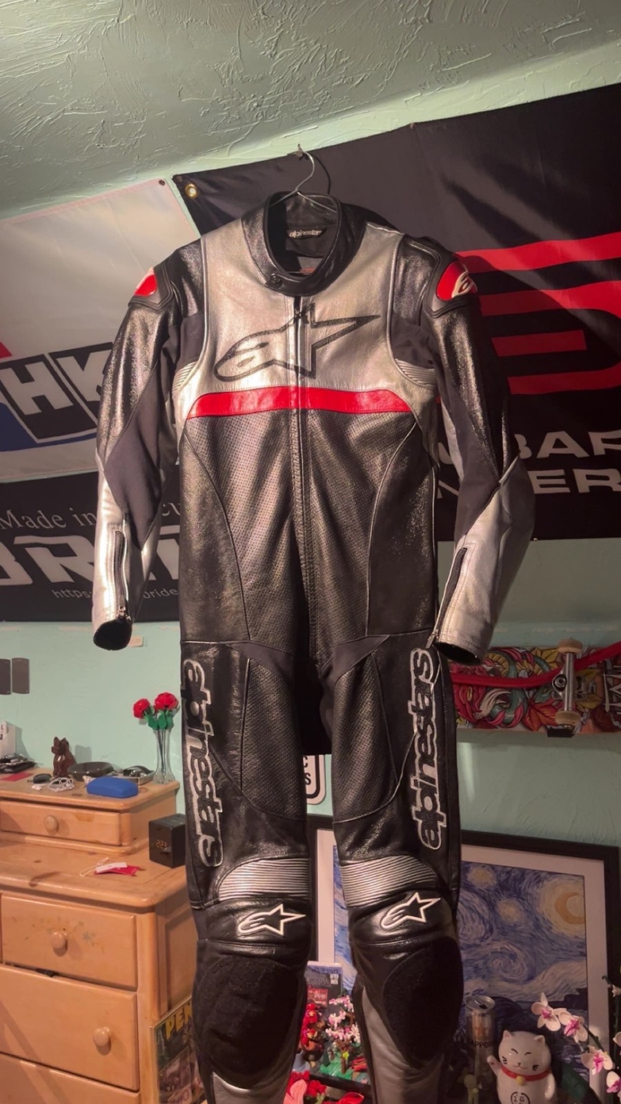 Alpinestars 1 Piece Race Suit - 48 EU / 38 US Alpinestars 1 Piece Race Suit - 48 EU / 38 US