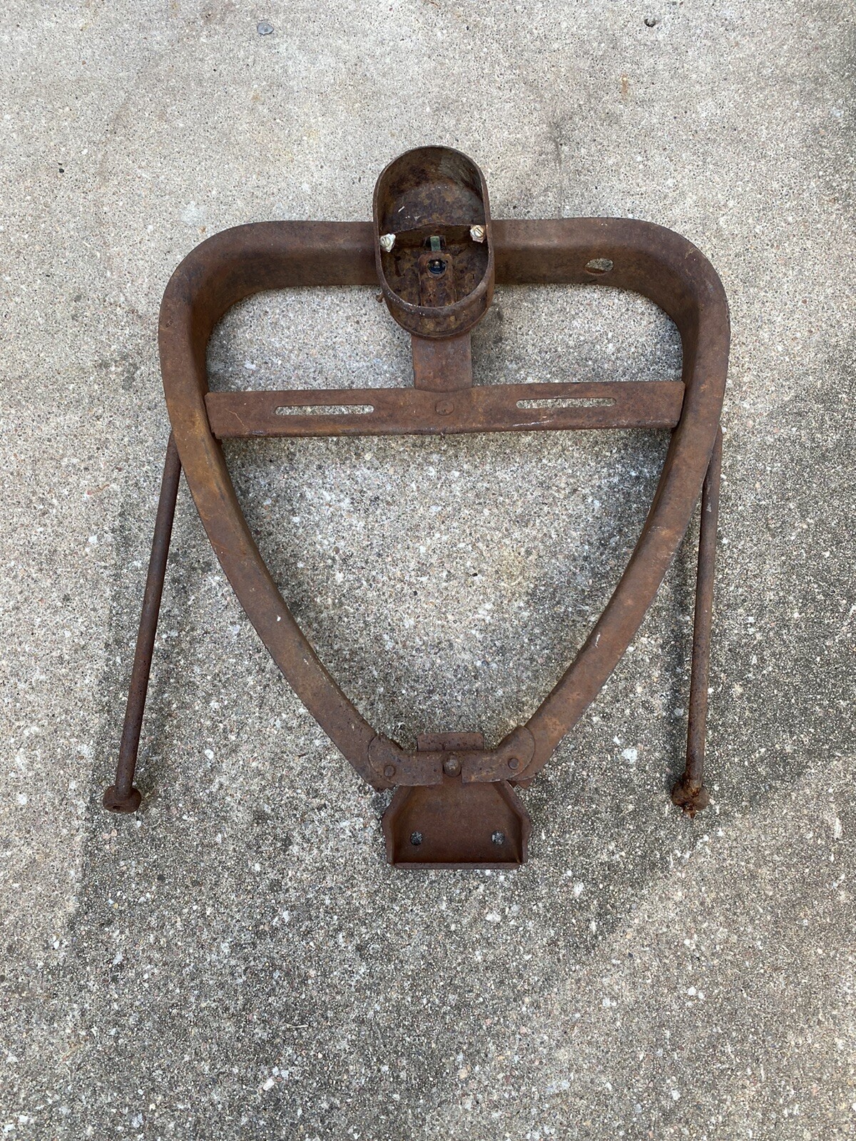 Vintage 1925-1930 Chevrolet Rear Spare Tire Carrier Vintage 1925-1930 Chevrolet Rear Spare Tire Carrier