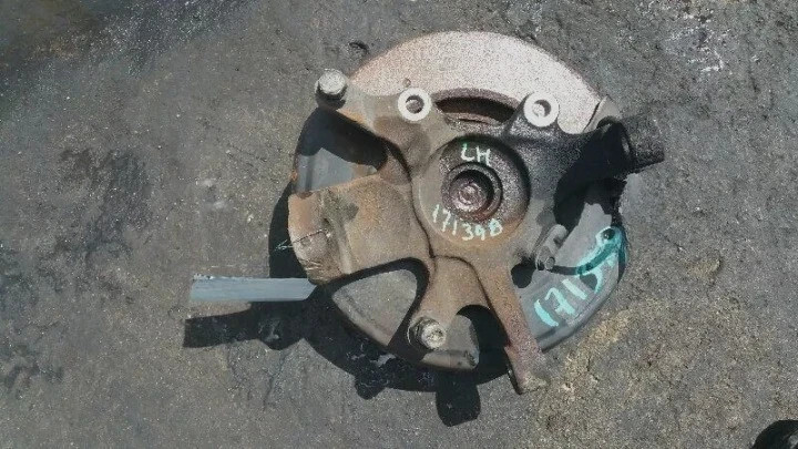2001-2004 Nissan Xterra 4x2 Front Left Driver Spindle Knuckle Assembly OEM