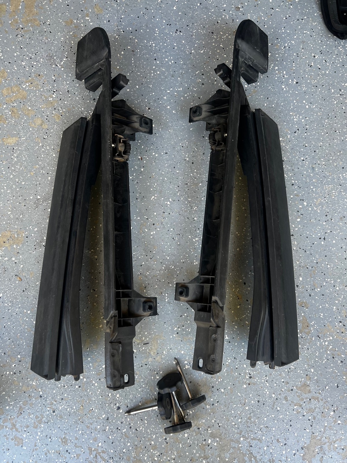 Soft Top Door Surround Brackets Left & Right for 2007-2017 Jeep Wrangler 2 Door Soft Top Door Surround Brackets Left & Right for 2007-2017 Jeep Wrangler 2 Door
