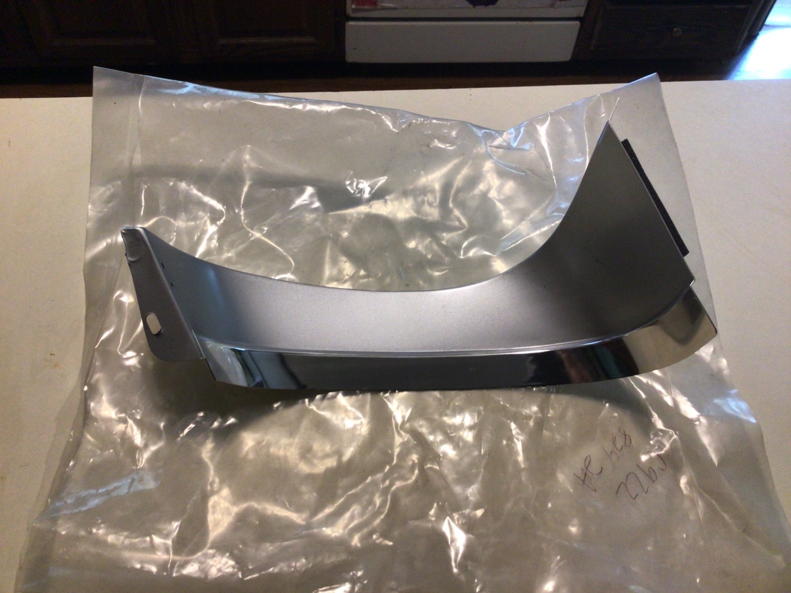 NOS 1969 MUSTANG WIDE GRILL MOULDING LEFT HAND DRIVER SIDE NOS 1969 MUSTANG WIDE GRILL MOULDING LEFT HAND DRIVER SIDE