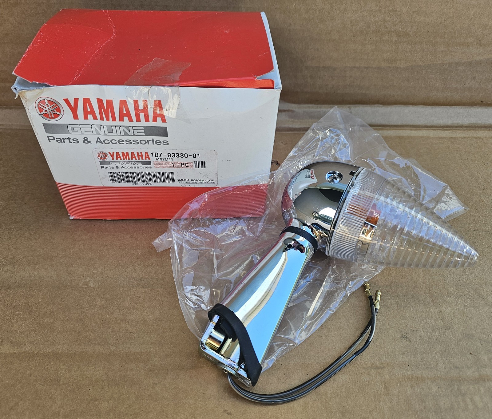 Yamaha Genuine REAR FLASHER LIGHT ASSY 1 1D7-83330-01-00 Turn Signal OEM NEW Yamaha Genuine REAR FLASHER LIGHT ASSY 1 1D7-83330-01-00 Turn Signal OEM NEW