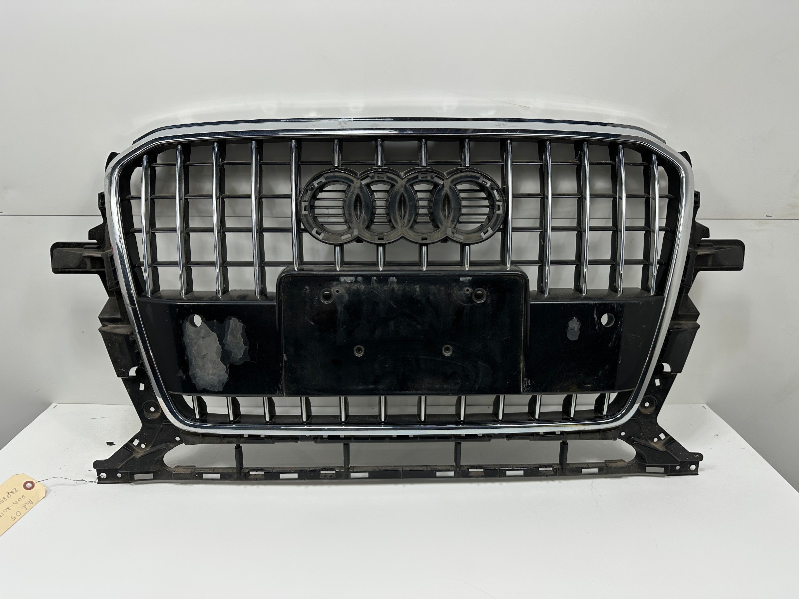 2013-2017 AUDI Q5 Bumper Front Grille Assembly (DAMAGED) 8R0853651R OEM