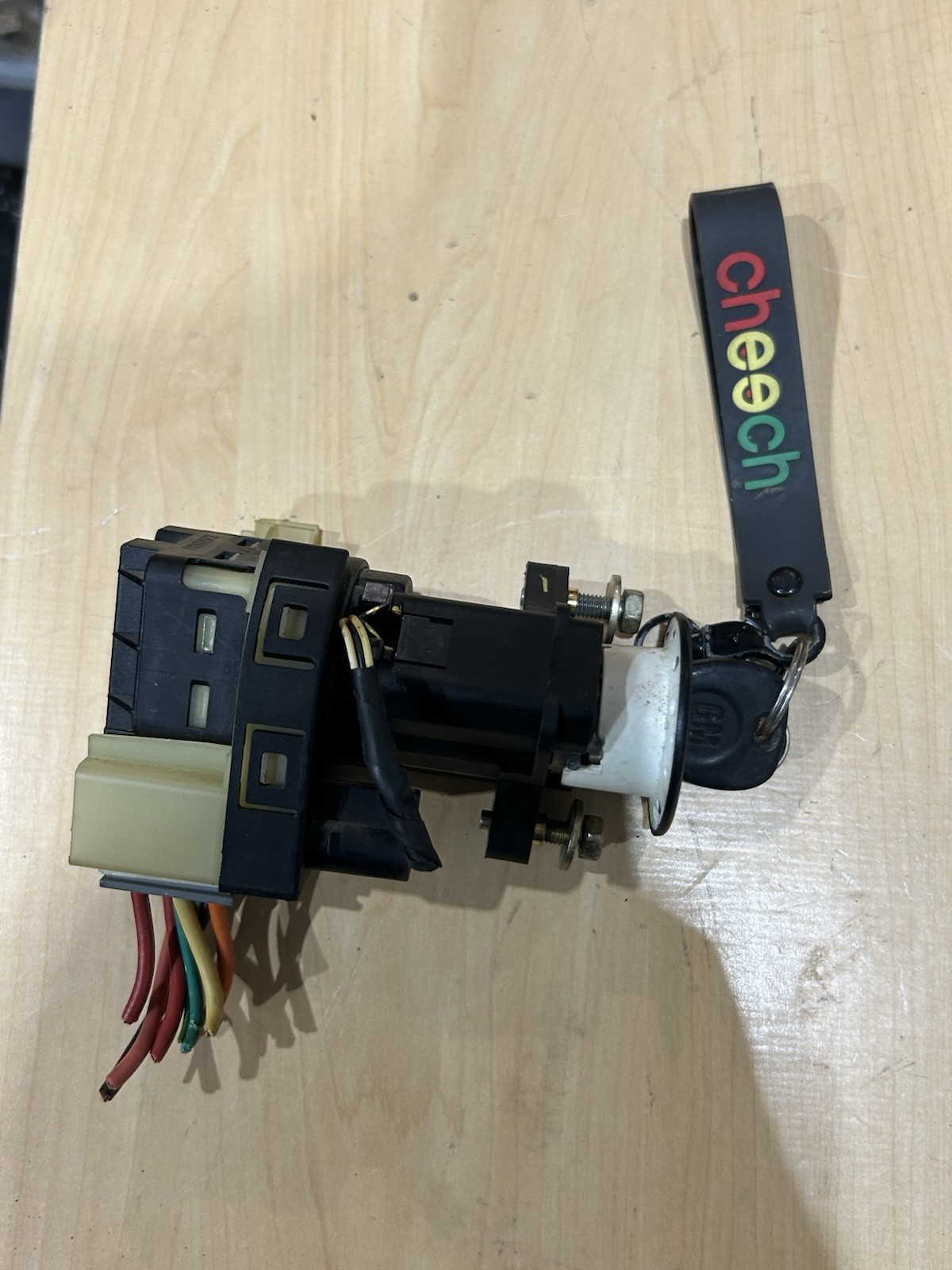 00-05 Chevrolet Monte Carlo Ignition Switch Lock Cylinder Assembly OEM 22670487 00-05 Chevrolet Monte Carlo Ignition Switch Lock Cylinder Assembly OEM 22670487