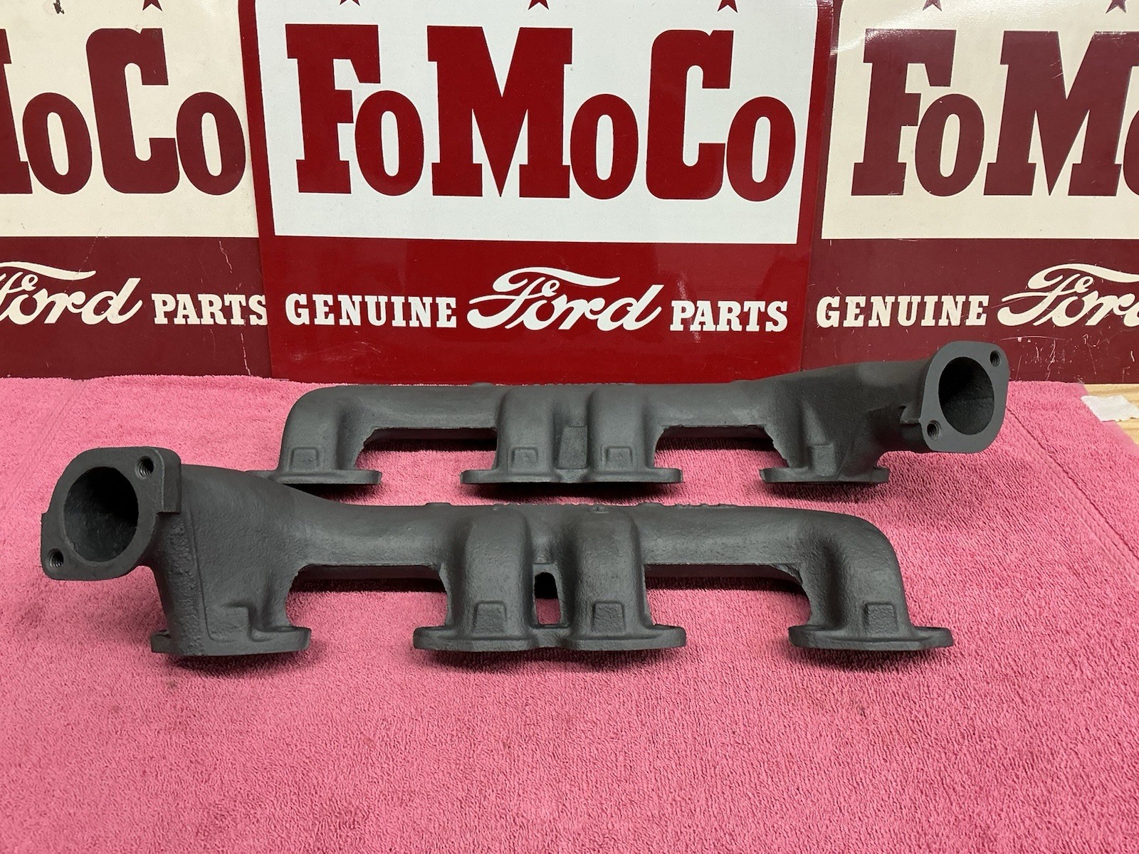 1955-1956 Ford Y-Block Exhaust Manifolds (L&R ) Very Nice 1955-1956 Ford Y-Block Exhaust Manifolds (L&R ) Very Nice
