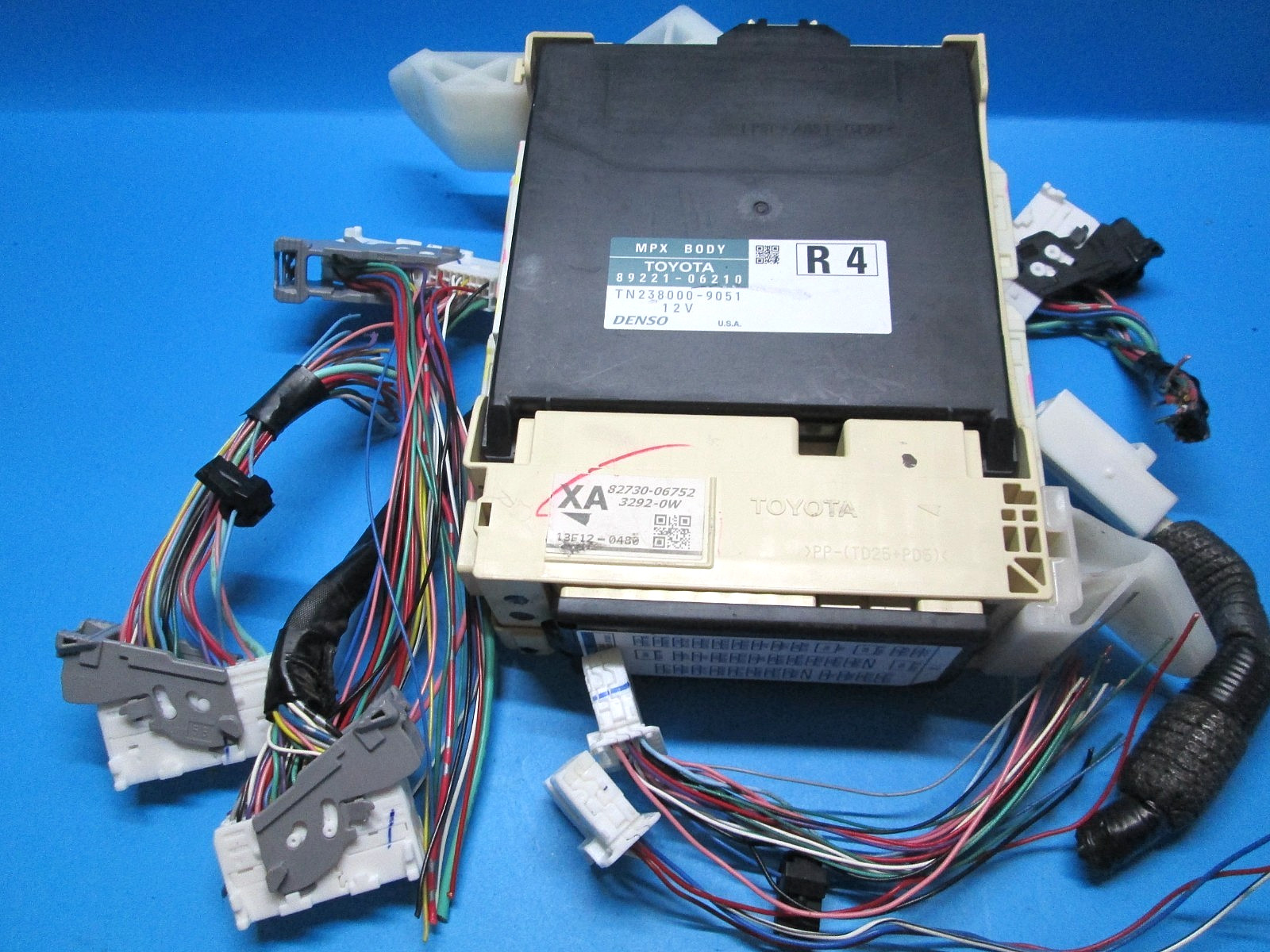 12-14 Toyota Camry Dashboard Interior Junction Fuse Box Block 82730-06752 OEM 12-14 Toyota Camry Dashboard Interior Junction Fuse Box Block 82730-06752 OEM