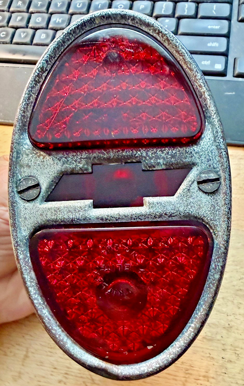1930S CHEVROLET TAILLIGHT ASSY GUIDE CHEVLITE OEM VINTAGE STOP CHEVY BOWTIE LENS