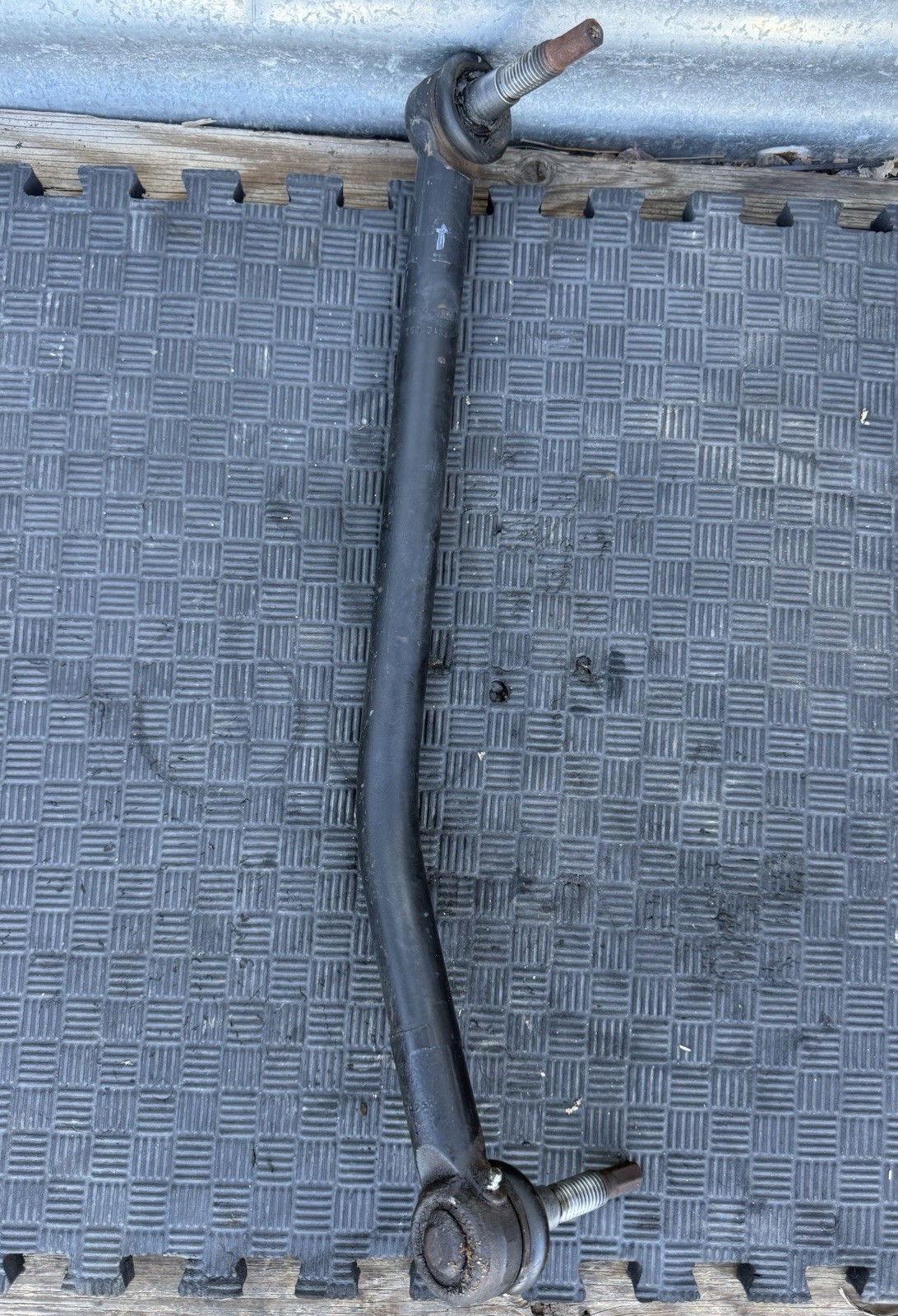 2003-2009 Chevrolet GMC C4500 C5500 Kodiak Steering Drag Linkage OEM 15943453 2003-2009 Chevrolet GMC C4500 C5500 Kodiak Steering Drag Linkage OEM 15943453