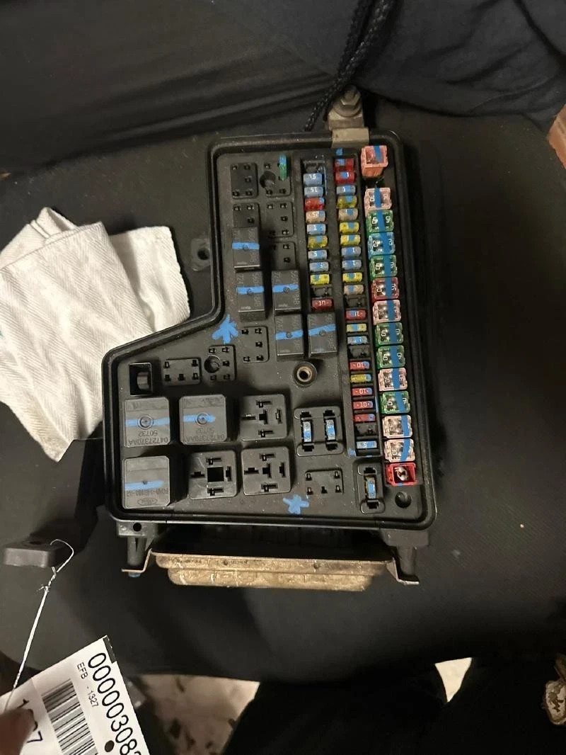 2002-2004 Dodge Ram 1500 Engine Fuse Box Assembly OEM