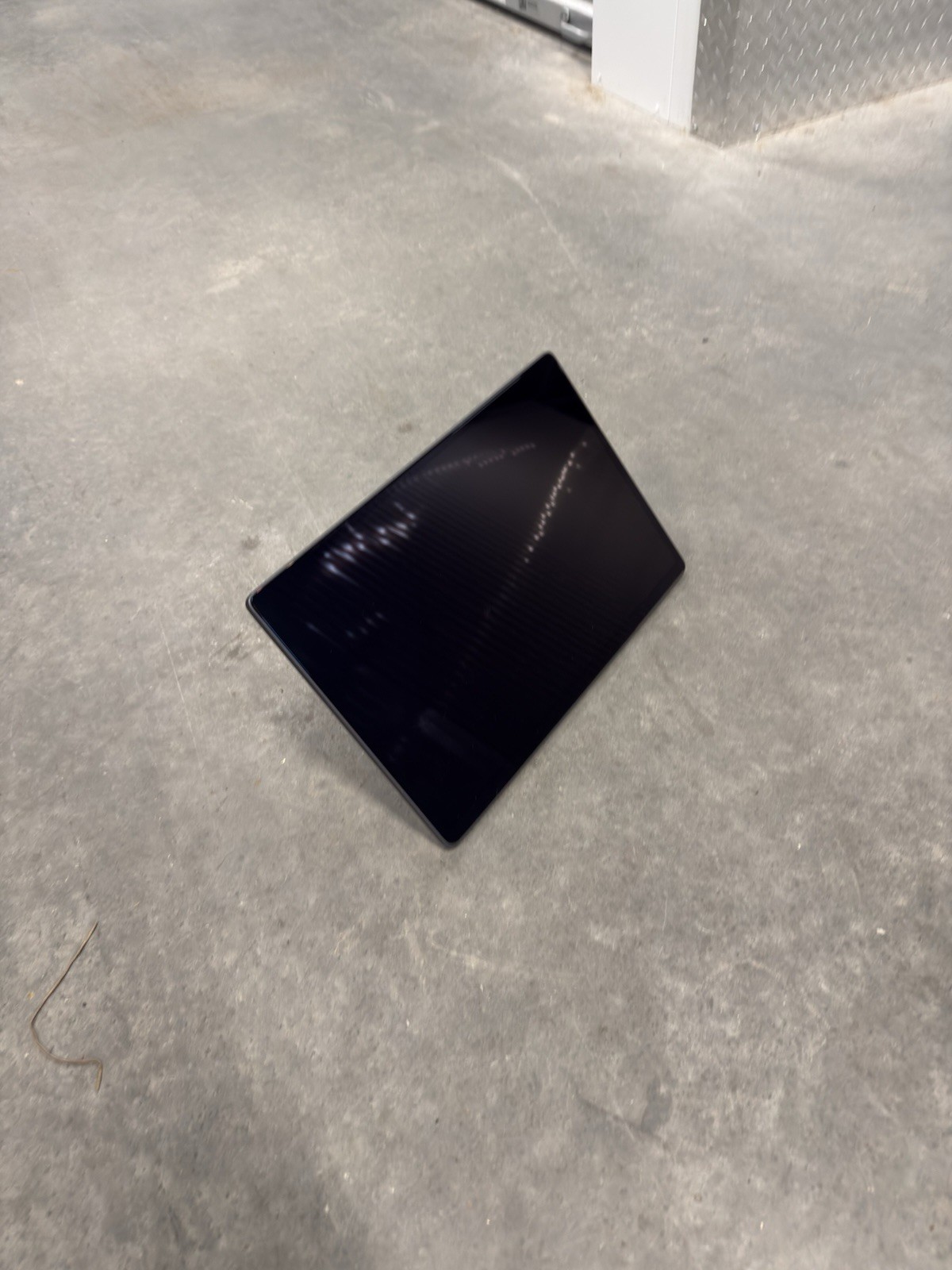 2024-2025 Tesla Model Y Display Screen 175656600D Factory OEM Replacement Part 2024-2025 Tesla Model Y Display Screen 175656600D Factory OEM Replacement Part