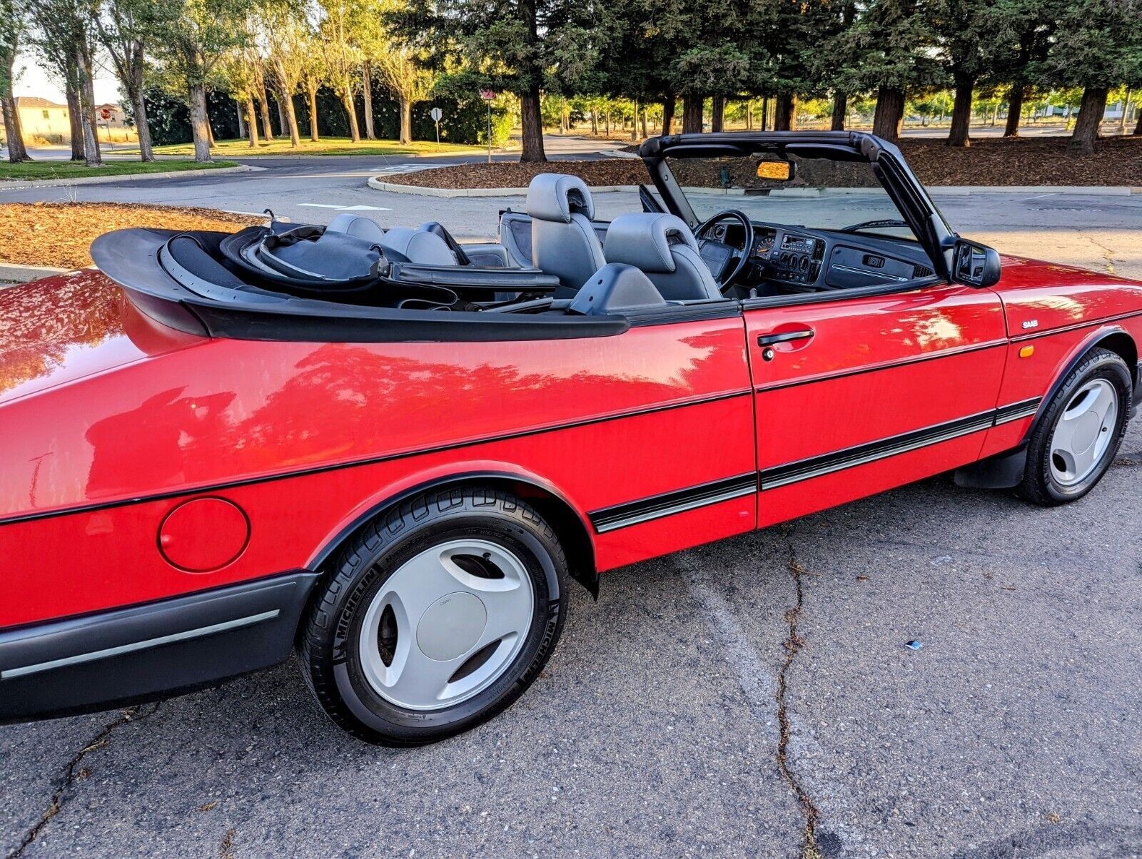 SAAB Classic 900 1986-91 Original Convert Spoiler Extension OEM6998215 Pass Side SAAB Classic 900 1986-91 Original Convert Spoiler Extension OEM6998215 Pass Side