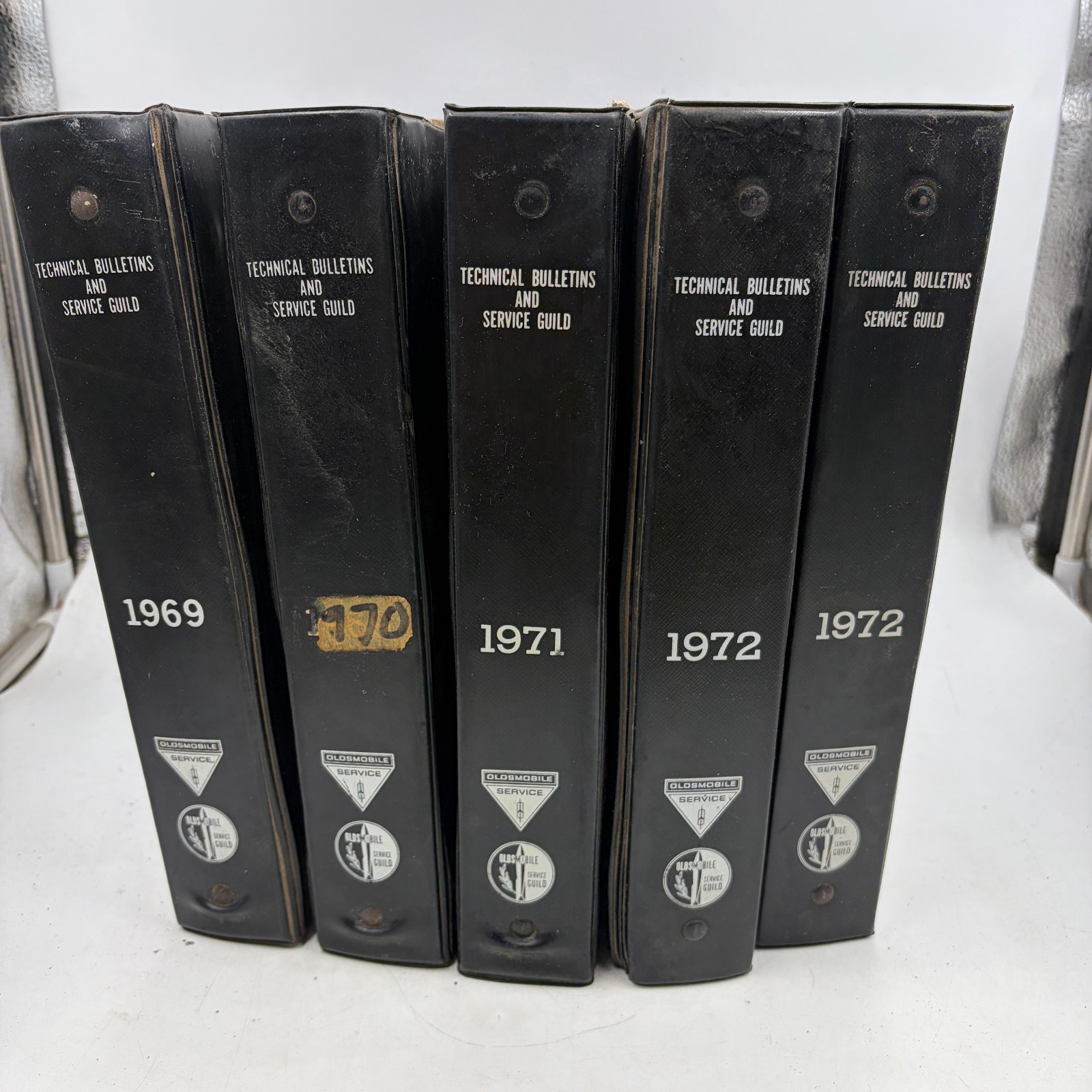 1969 1970 1971 1972 Oldsmobile Technical Bulletins Service Guide Binders *READ*