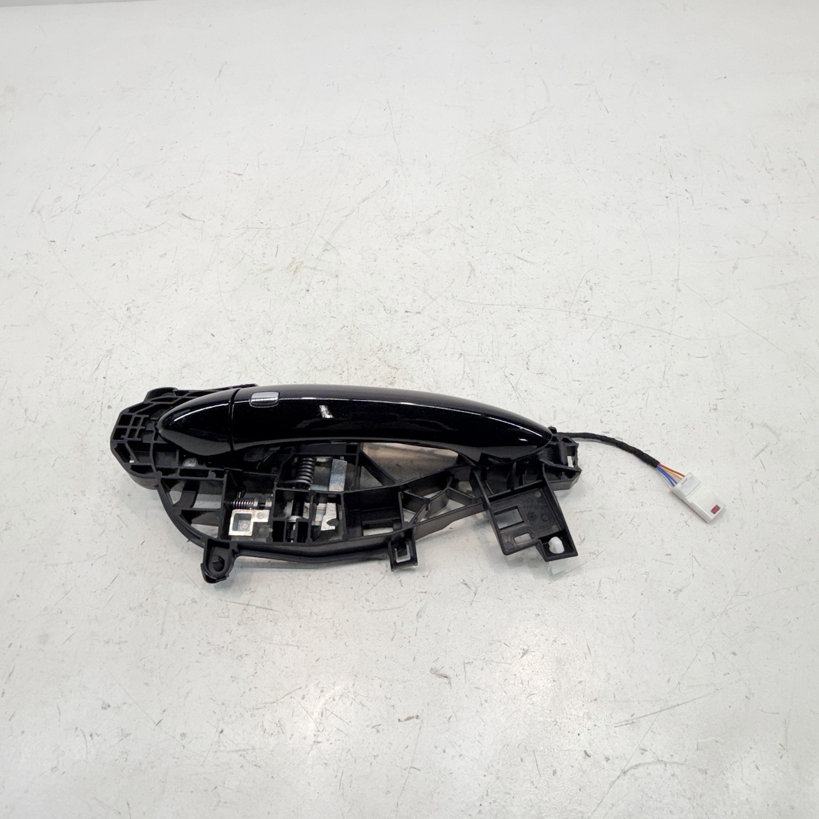 2021 - 26 CHEVROLET TRAILBLAZER FRONT RIGHT SIDE DOOR HANDLE OEM 384A BLACK 2021 - 26 CHEVROLET TRAILBLAZER FRONT RIGHT SIDE DOOR HANDLE OEM 384A BLACK