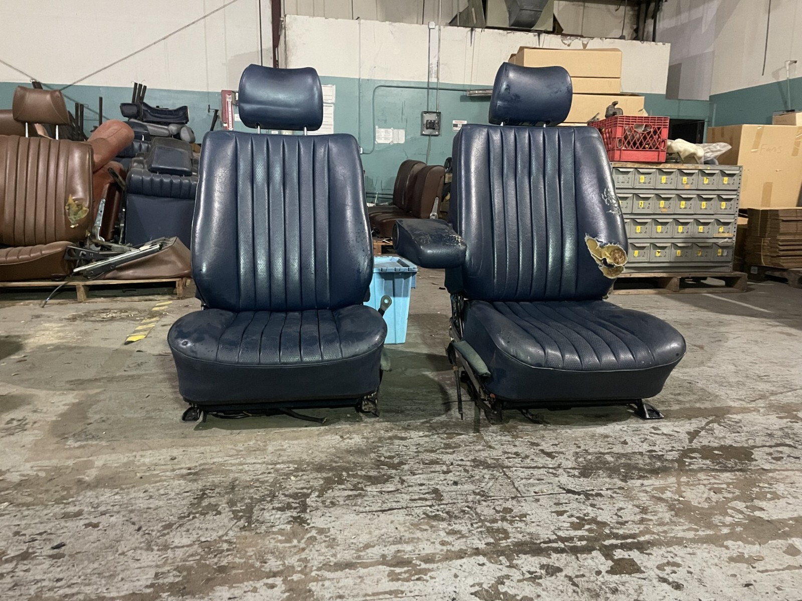 1987 MERCEDES BENZ 300D W124 COMPLETE FRONT SEATS 1987 MERCEDES BENZ 300D W124 COMPLETE FRONT SEATS