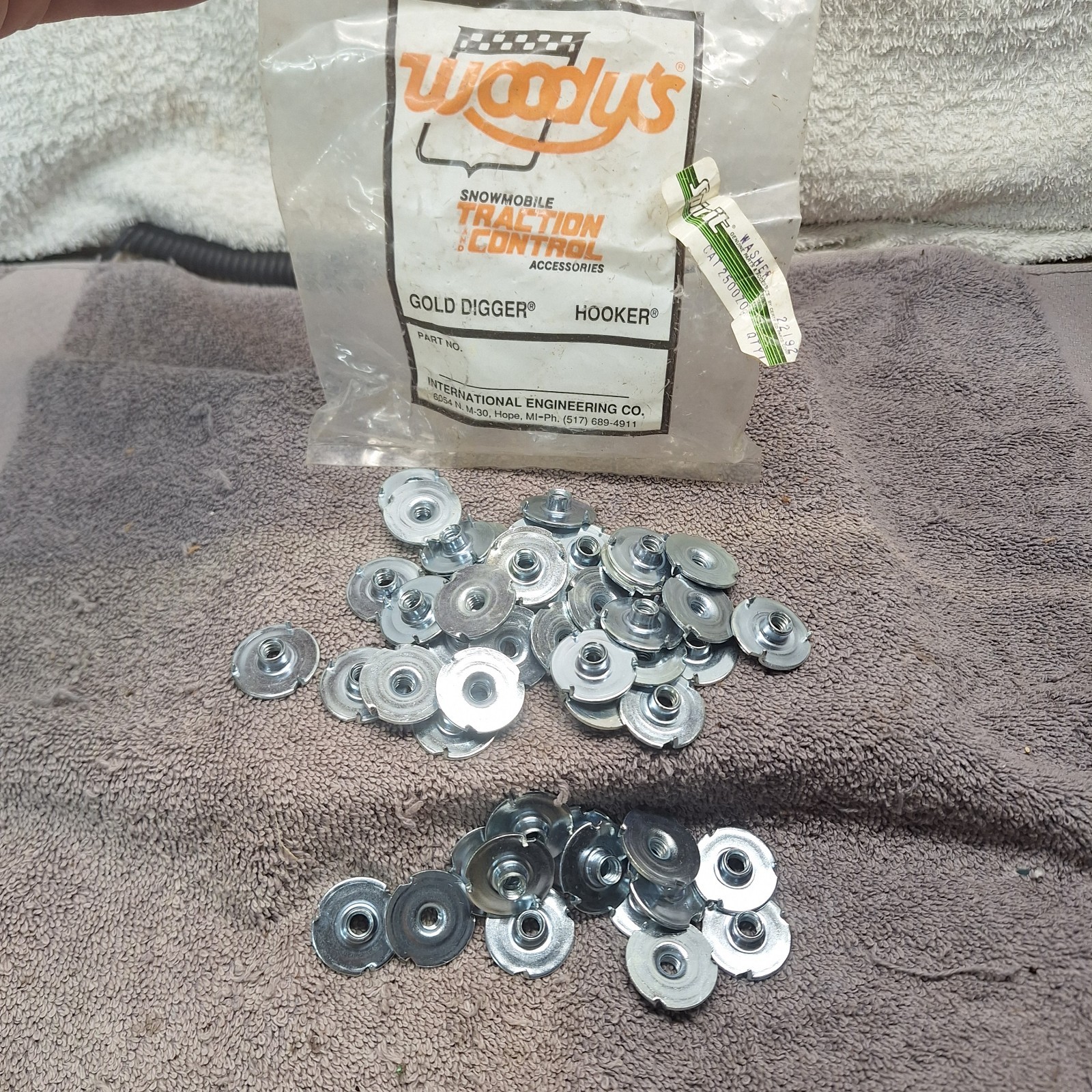 Woodys 48 Pc Gold Digger Hooker Stud Plate Backers Washers NOS 22192 Open Woodys 48 Pc Gold Digger Hooker Stud Plate Backers Washers NOS 22192 Open