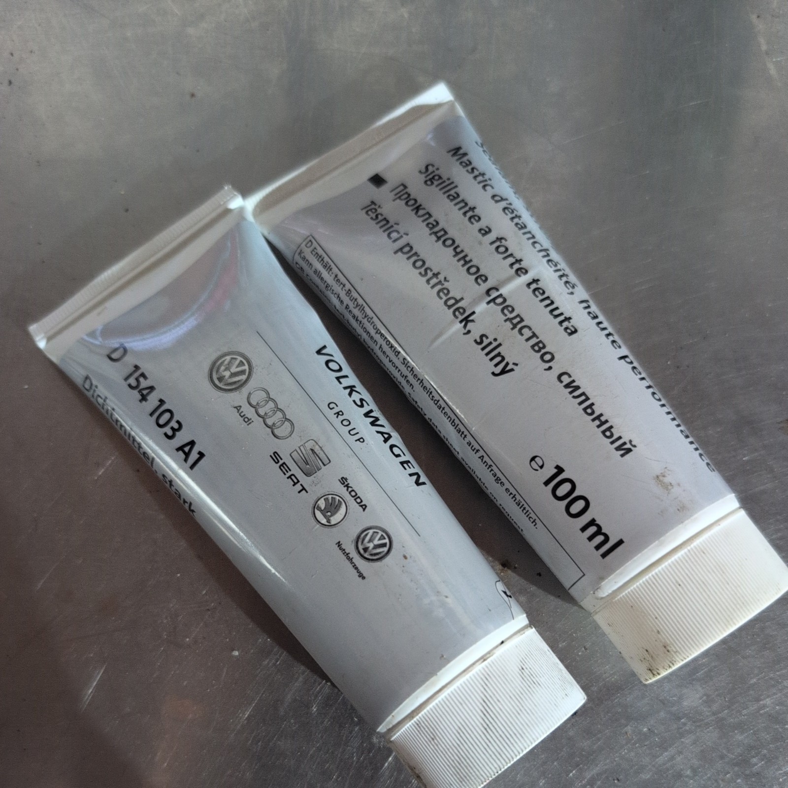 2 tubes of Genuine OEM NEW VW/Audi sealant D-154-103-A1 100ml D154103A1 