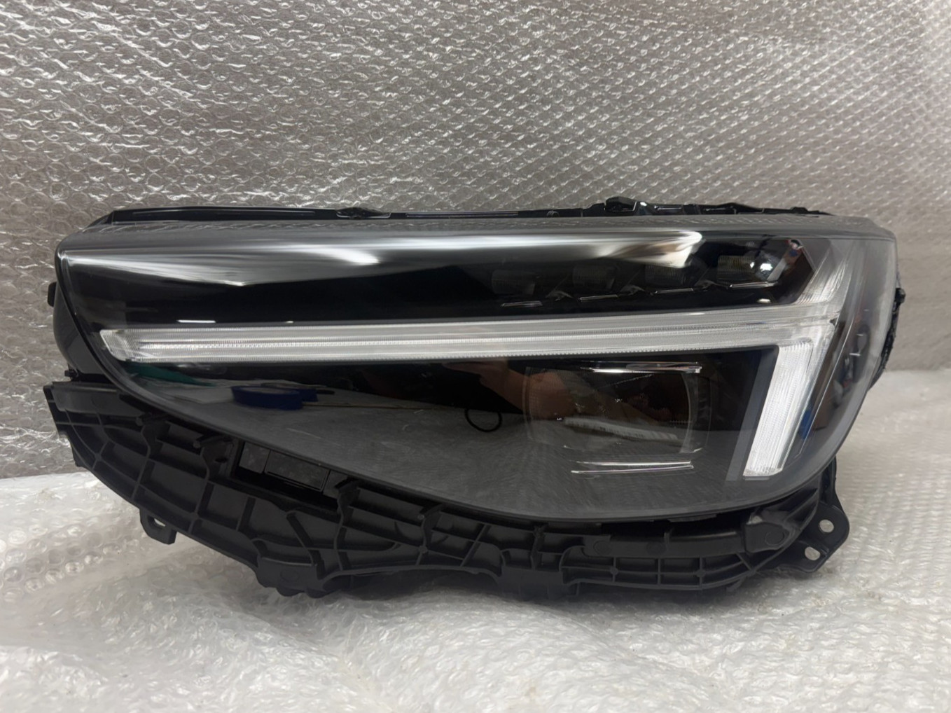 MINT 2023-2026 VOLVO XC40 LEFT SIDE HEADLIGHT PROJECTOR PIXEL LED OEM 32140435 MINT 2023-2026 VOLVO XC40 LEFT SIDE HEADLIGHT PROJECTOR PIXEL LED OEM 32140435