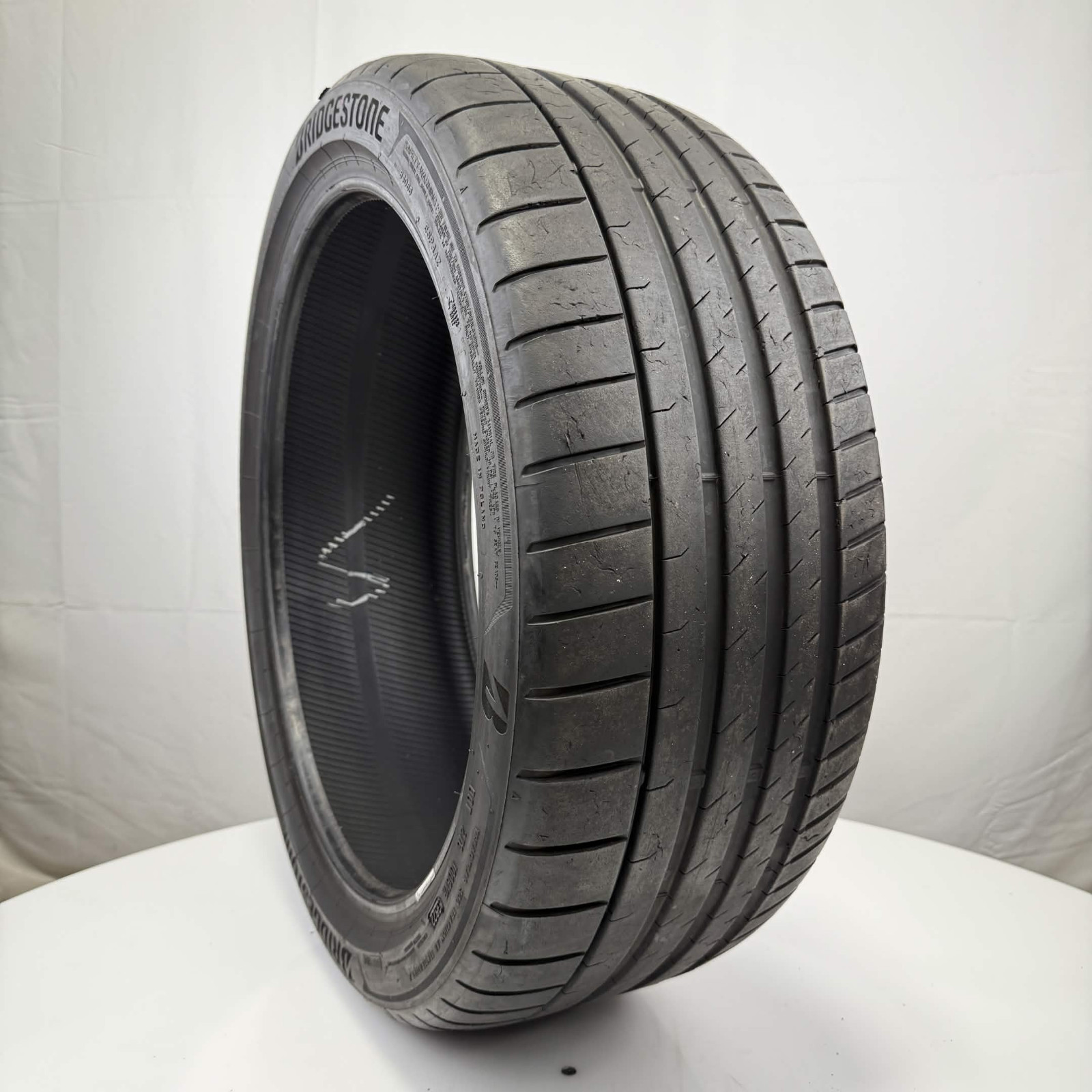 Used 255/40R21 Bridgestone Potenza Sport MGT 102Y 8/32 (DOT 22) Used 255/40R21 Bridgestone Potenza Sport MGT 102Y 8/32 (DOT 22)
