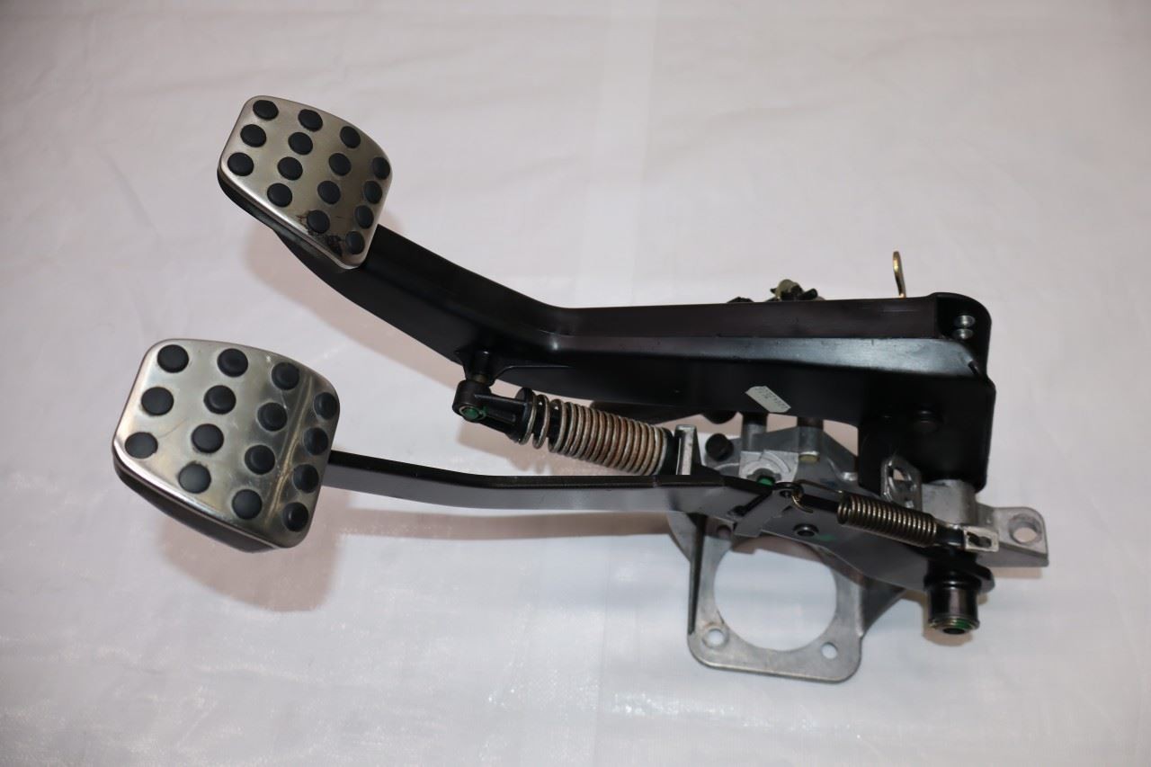 2005 CHRYSLER CROSSFIRE ZH COUPE #447 CLUTCH & BRAKE PEDAL MANUAL 6 SPEED