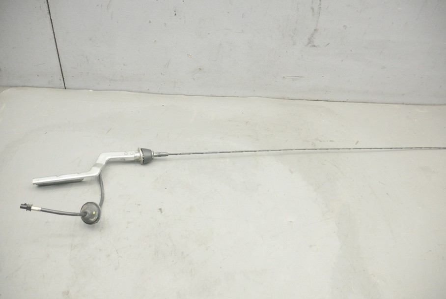 2006-2010 Pontiac Solstice Rear Radio Antenna Mounting Bracket W/ Mast OEM 2006-2010 Pontiac Solstice Rear Radio Antenna Mounting Bracket W/ Mast OEM
