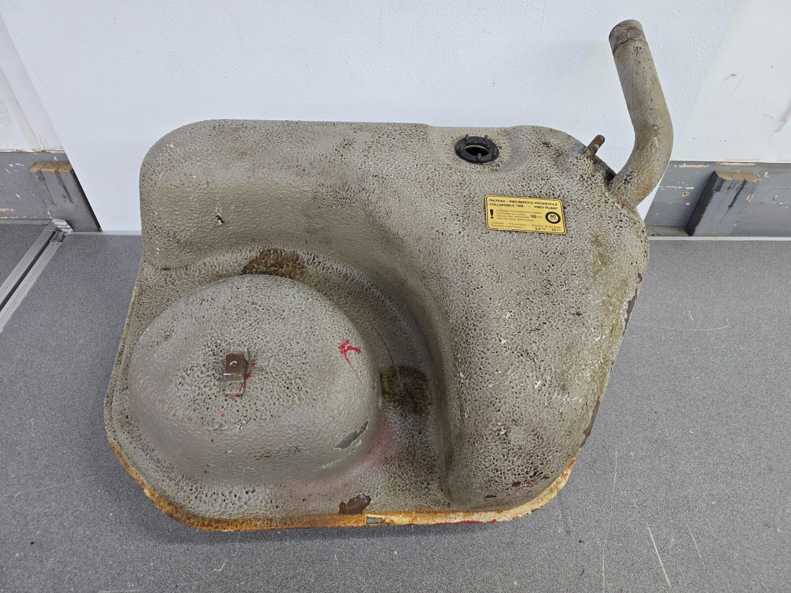 NICE USED ORIGINAL GENUINE PORSCHE 911 930 62 LITER FUEL GAS TANK 1978-86