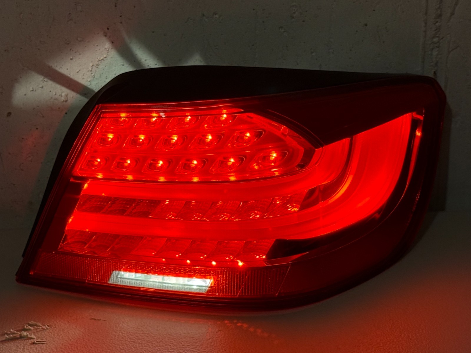 11-13 BMW 328i 335i Convertible Passenger Side Tail Light LCI 7252094 LED Tested