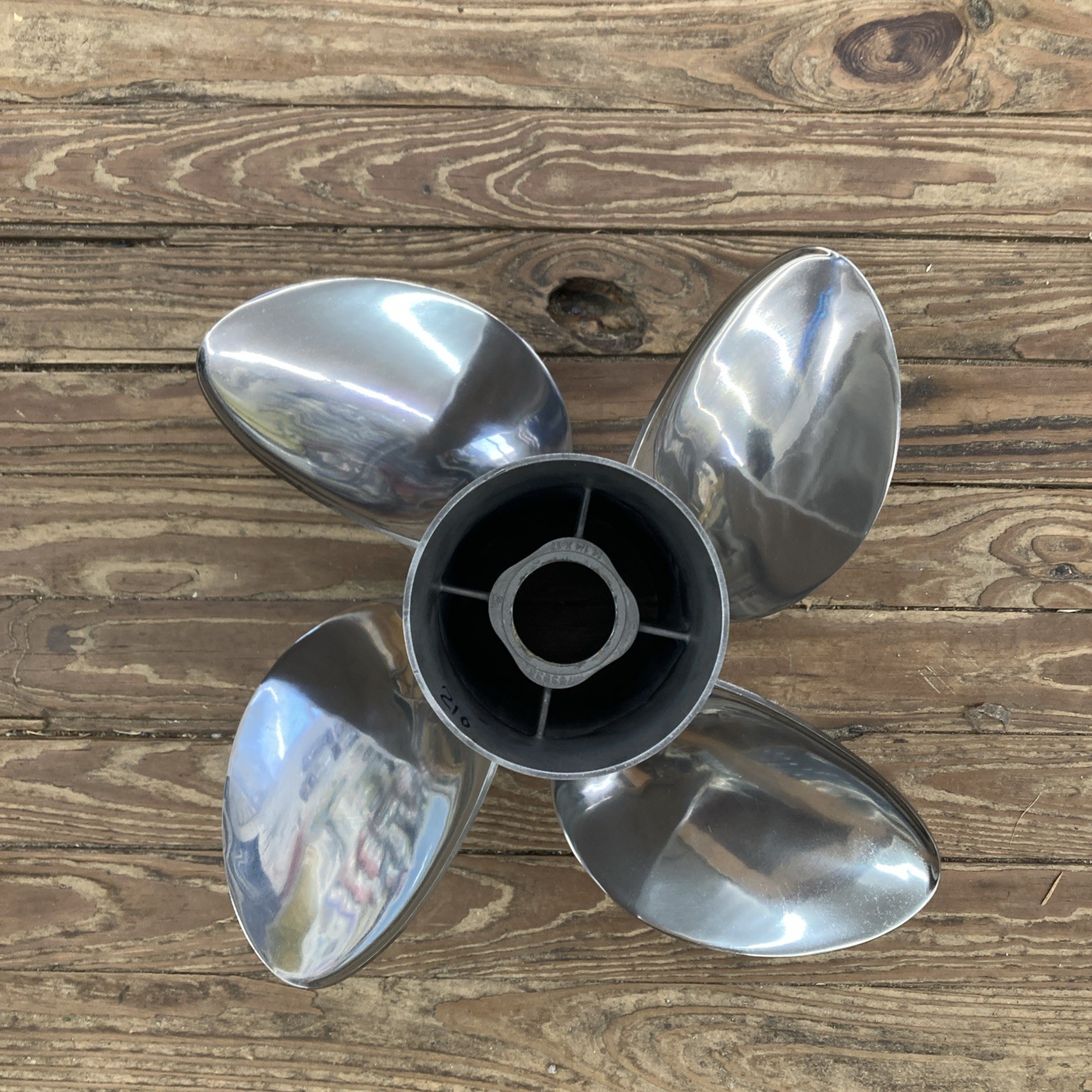 EVINRUDE CYCLONE 14 1/4 X 17 4 Blade STAINLESS STEEL PROPELLER. EVINRUDE CYCLONE 14 1/4 X 17 4 Blade STAINLESS STEEL PROPELLER.