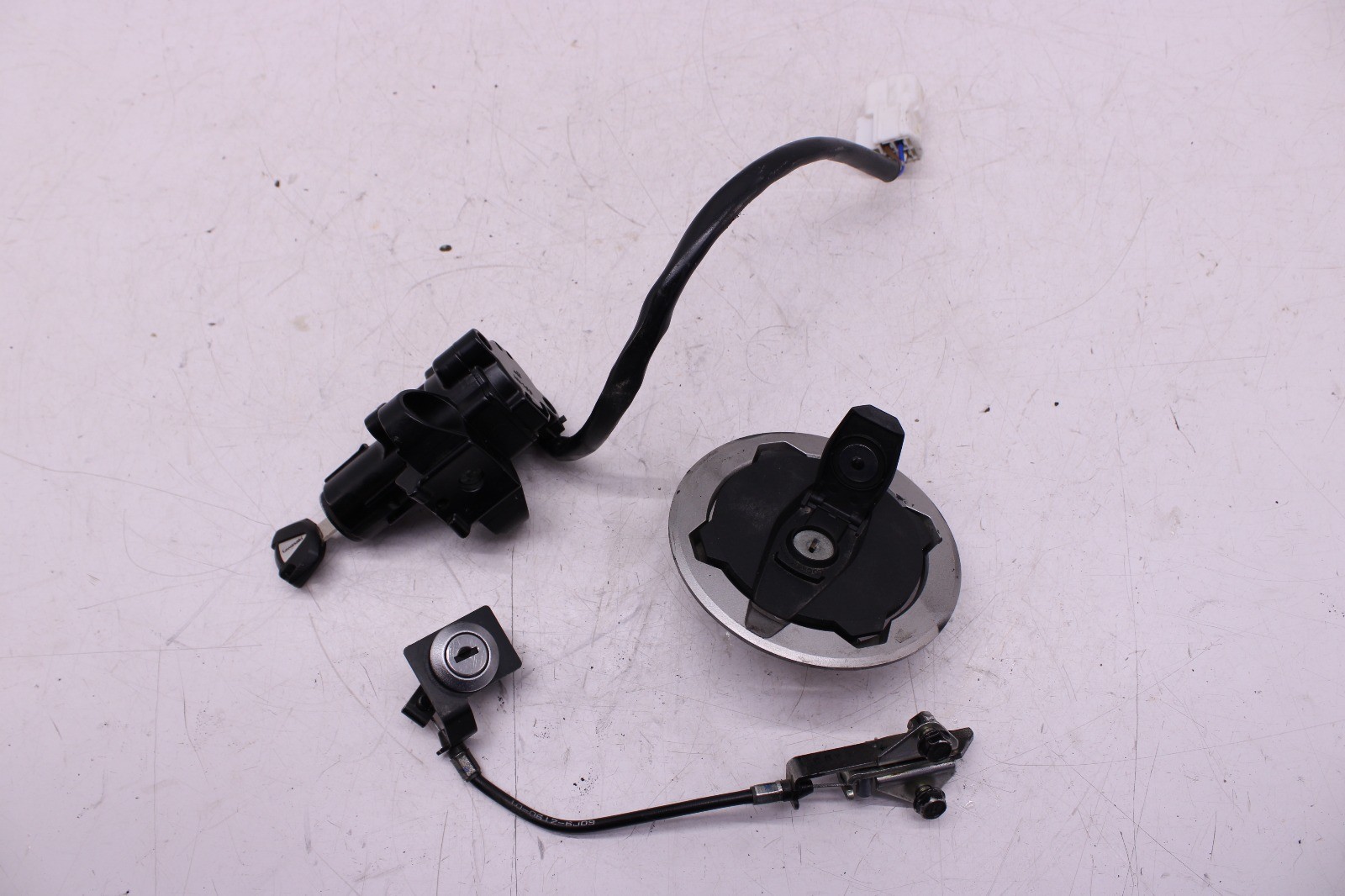 17-19 KAWASAKI Z650 ZR650 ABS IGNITION LOCK KEY SET W/ GAS CAP AND SEAT LOCK 17-19 KAWASAKI Z650 ZR650 ABS IGNITION LOCK KEY SET W/ GAS CAP AND SEAT LOCK