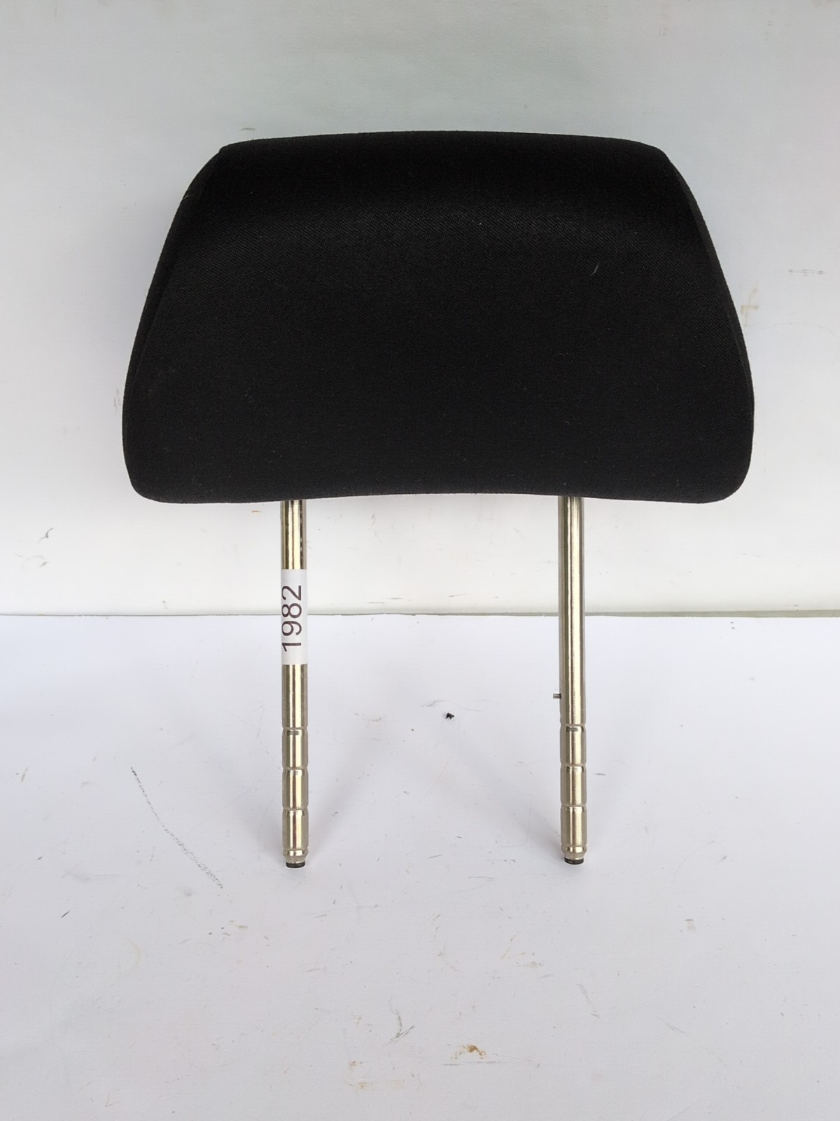 R/F Right Passenger Front Seat Headrest Cloth Black 2003 VW JETTA R/F Right Passenger Front Seat Headrest Cloth Black 2003 VW JETTA