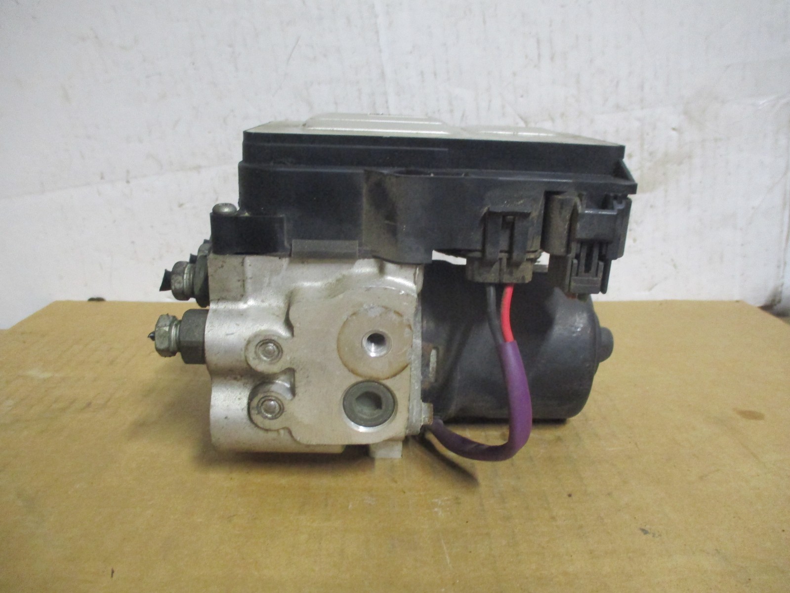 99 00 01 Ford Excursion ABS Pump Anti Lock Brake Module 1999-2001 YC35-2C346-DB