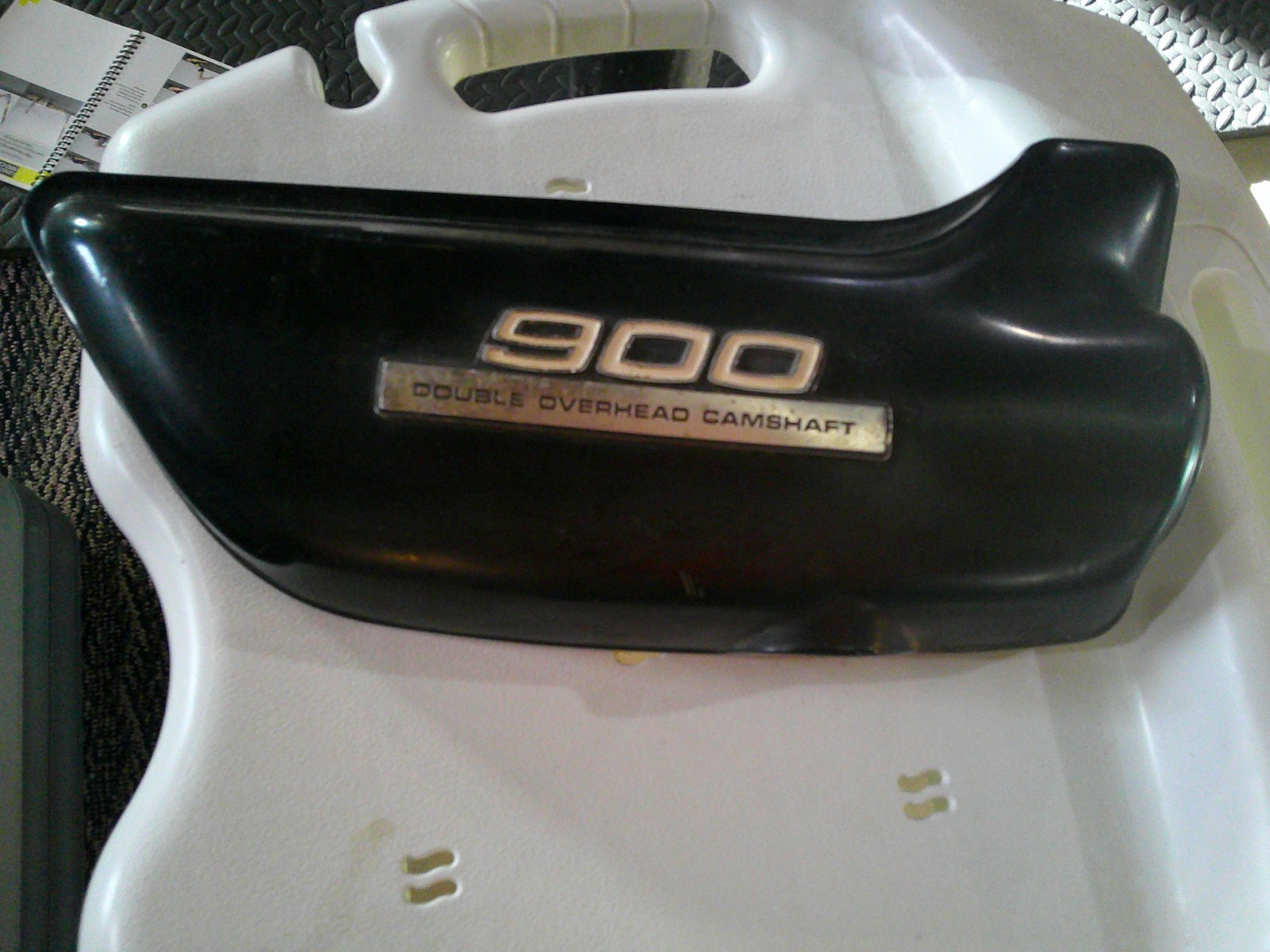1974 Kawasaki Z1 900 right side cover 1974 Kawasaki Z1 900 right side cover