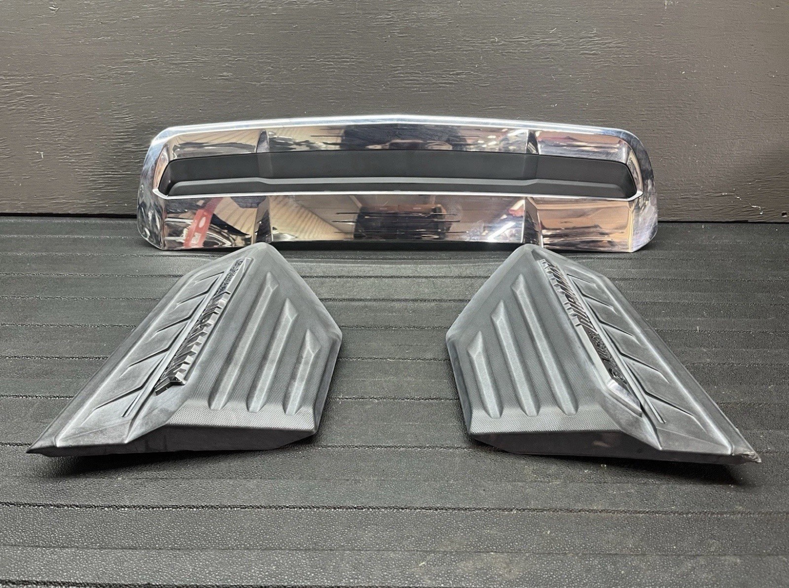 2020-2023 Chevy Silverado 2500 Hood Vent Moldings OEM