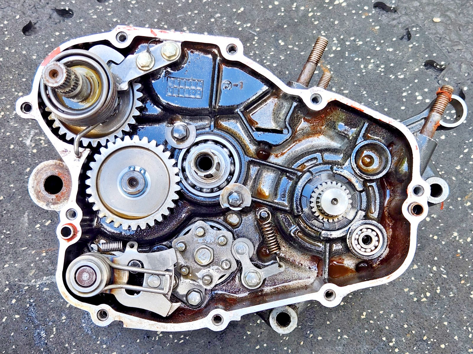 1986 KAWASAKI KX80 KX 80 OEM ENGINE MOTOR BOTTOM END CASES CRANK TRANSMISSION