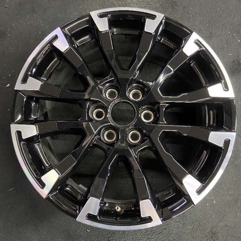 Chevrolet Machined Black Traverse OEM Wheel 18x8 2024-2026 Factory Alloy 14154