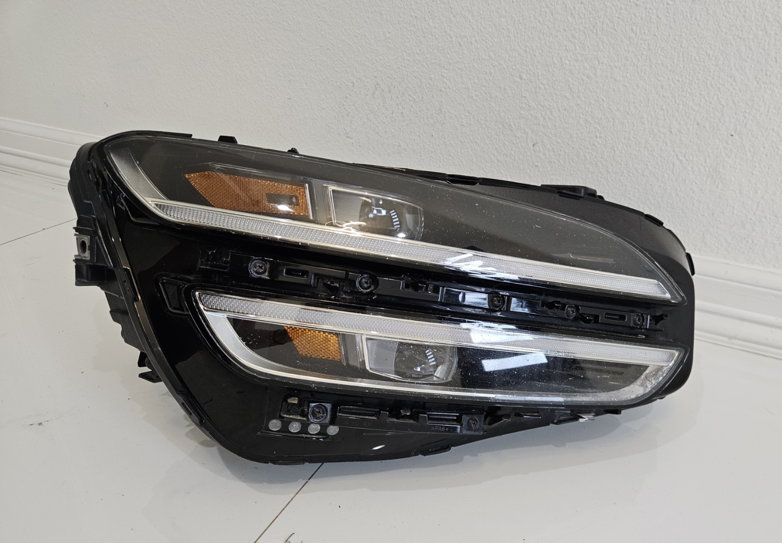 Intact 2022 2023 2024 Genesis G70 Passenger Right Headlight LED OEM 92102-G9500 Intact 2022 2023 2024 Genesis G70 Passenger Right Headlight LED OEM 92102-G9500