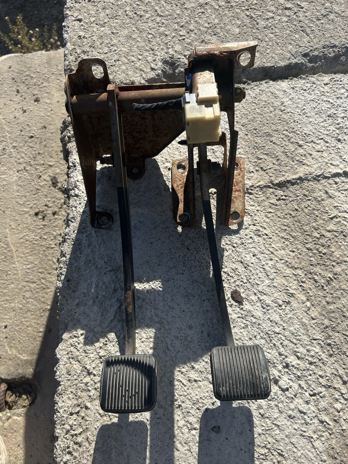 Jeep Cherokee XJ 1997 2001 OEM Manual Transmission Clutch Brake Pedal Assembly Jeep Cherokee XJ 1997 2001 OEM Manual Transmission Clutch Brake Pedal Assembly