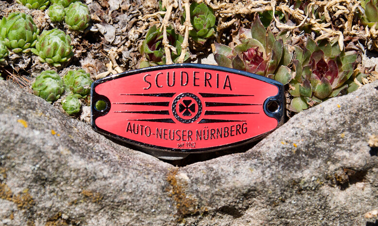 VINTAGE ENAMEL AUTOMOBILE CAR DEALER BADGE # SCUDERIA ALFA ROMEO NEUSER NÜRNBRG
