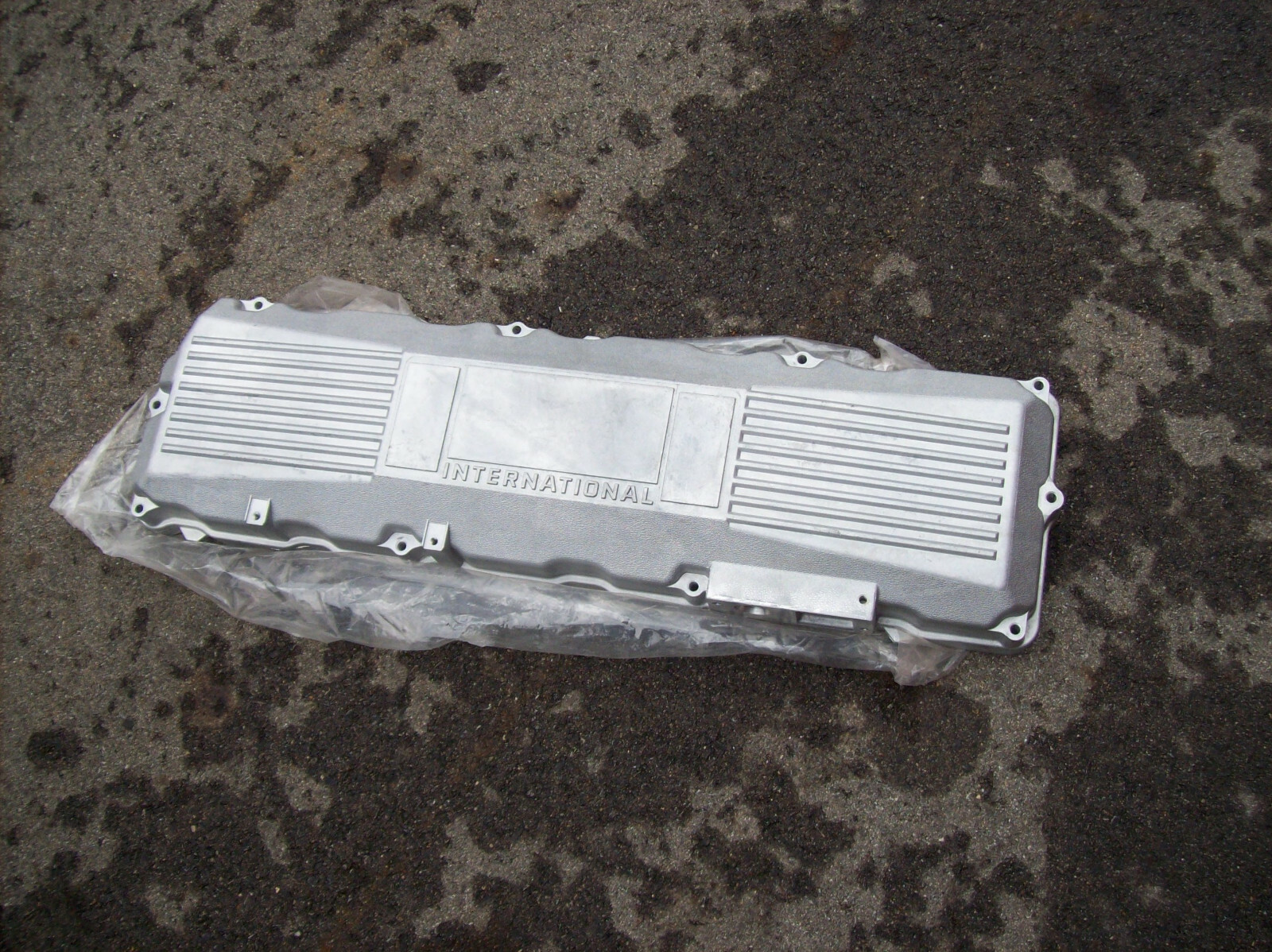 Genuine IH International OEM Valve Cover 1842416C3 Genuine IH International OEM Valve Cover 1842416C3