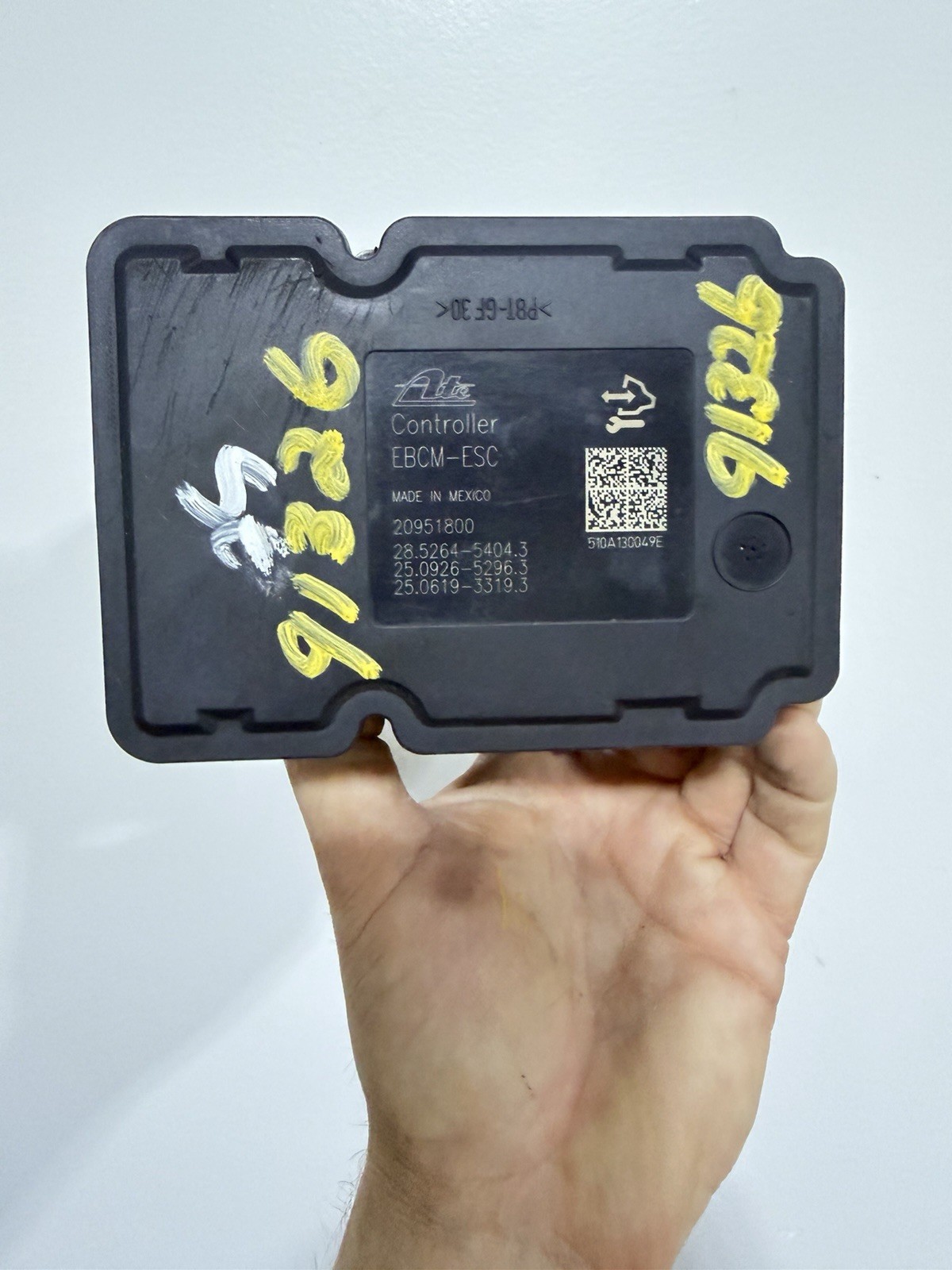 11-16 Cadillac SRX Anti-Lock Brakes Brake ABS Pump Motor W/ Module OEM 20951799 11-16 Cadillac SRX Anti-Lock Brakes Brake ABS Pump Motor W/ Module OEM 20951799