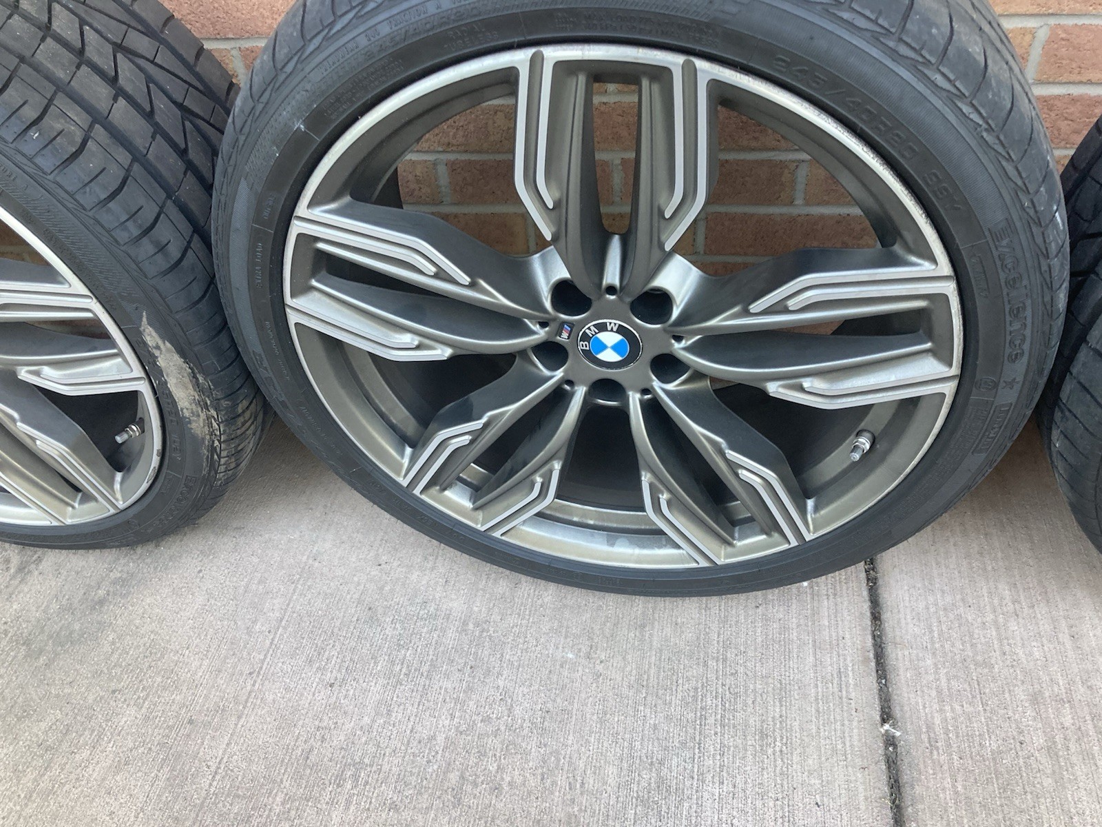 BMW 7 series V-12 rare rims specific for model BMW 7 series V-12 rare rims specific for model