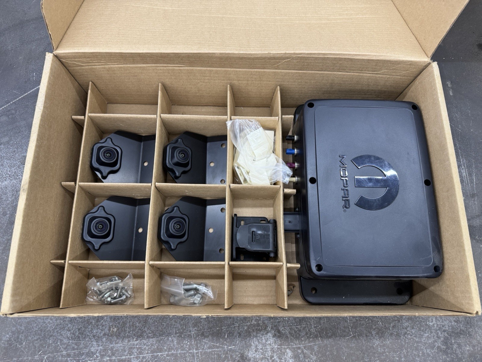 New Genuine Oem Mopar Ram 360 Trailer Surround Camera Kit P/N 68527709AB- 001 New Genuine Oem Mopar Ram 360 Trailer Surround Camera Kit P/N 68527709AB- 001