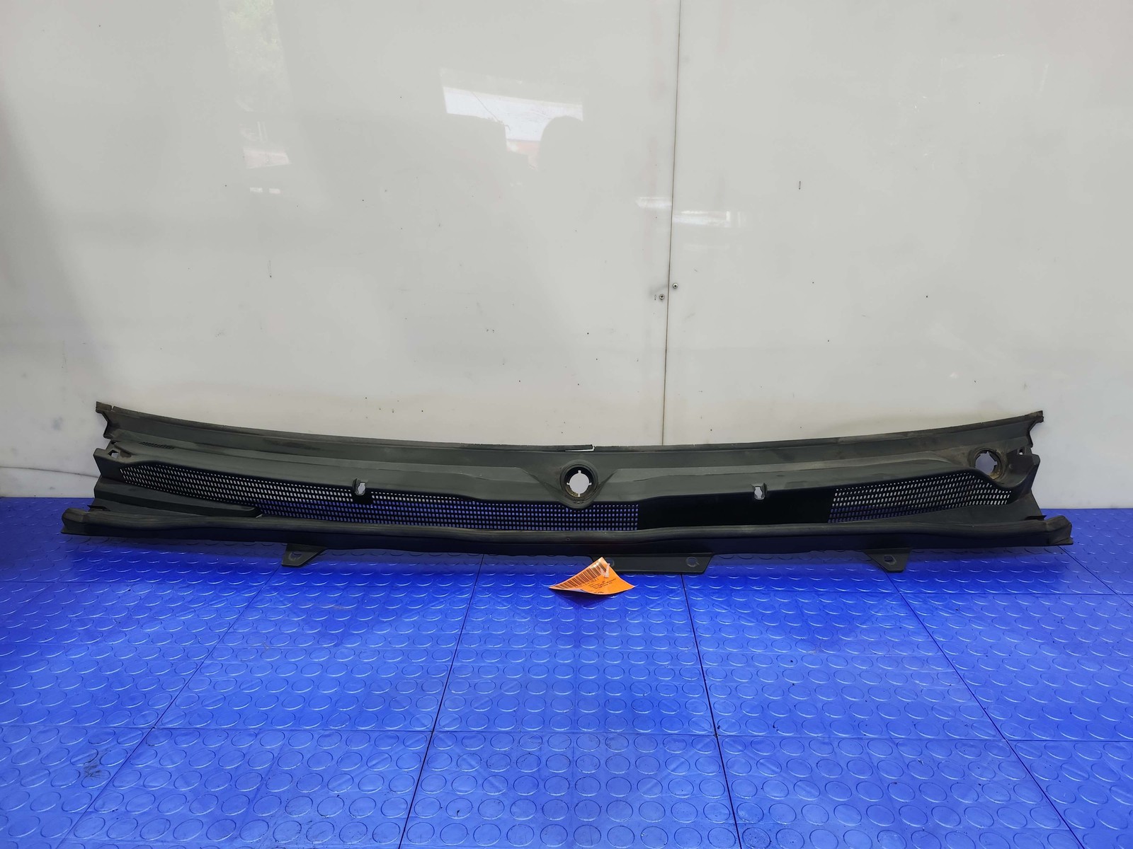 16-19 Chevy Silverado 1500 Cowl Panel Cover Grille Air Inlet OEM 23318845