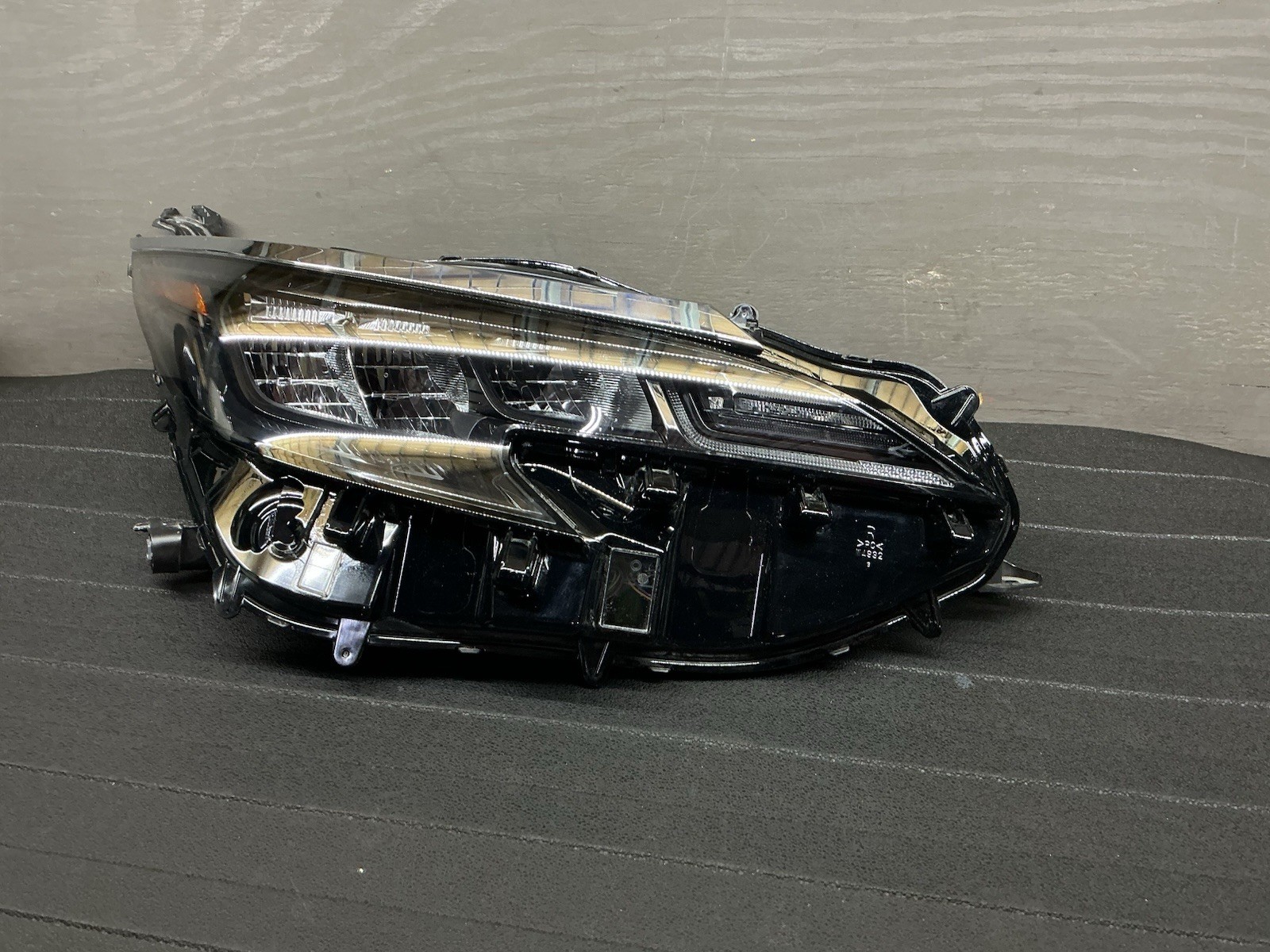 2021-2025 Toyota Sienna xse Headlight RH OEM