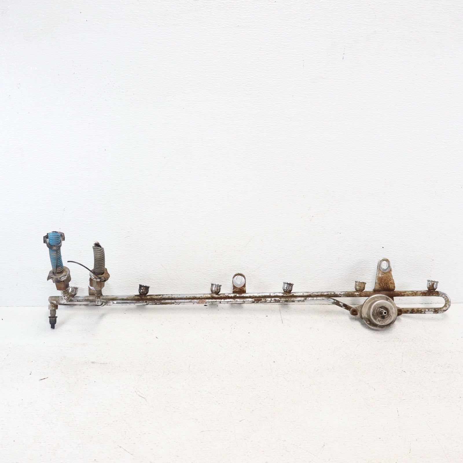 1987-1995 Ford F150 F250 F350 Bronco 4.9L 300 Inline 6 Fuel Rail OEM 1987-1995 Ford F150 F250 F350 Bronco 4.9L 300 Inline 6 Fuel Rail OEM