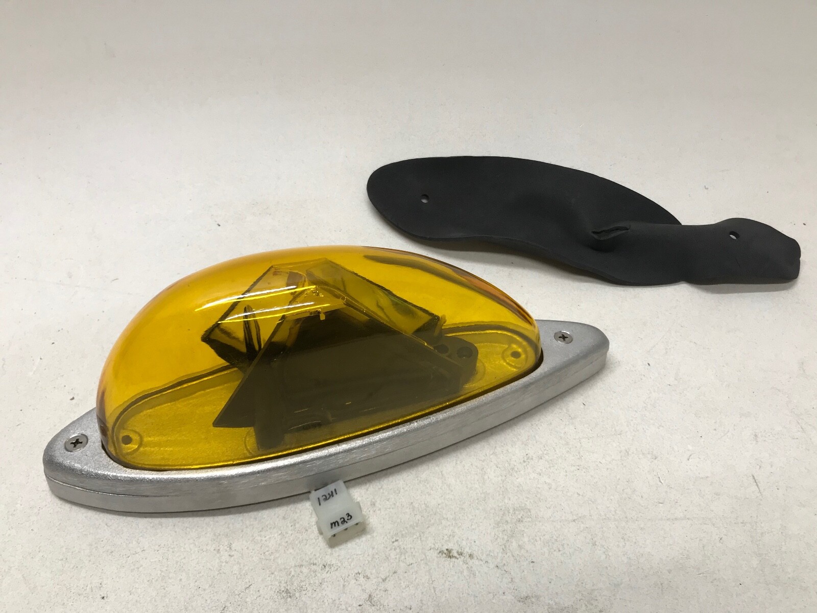 OEM Whelen H.E.L.S Amber Strobe Lamp Assembly 01-0682082-A-1-C / 01-0682082 OEM Whelen H.E.L.S Amber Strobe Lamp Assembly 01-0682082-A-1-C / 01-0682082