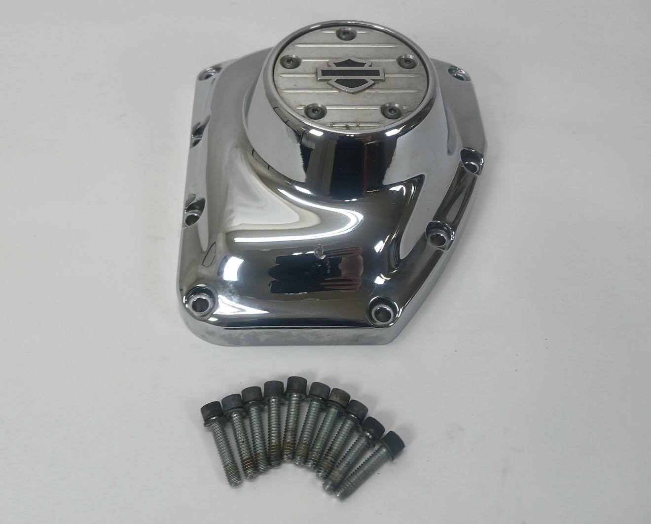 Harley-Davidson 2013 Street Glide Camshaft Cover Chrome H-D Chevron 25362-01B Harley-Davidson 2013 Street Glide Camshaft Cover Chrome H-D Chevron 25362-01B