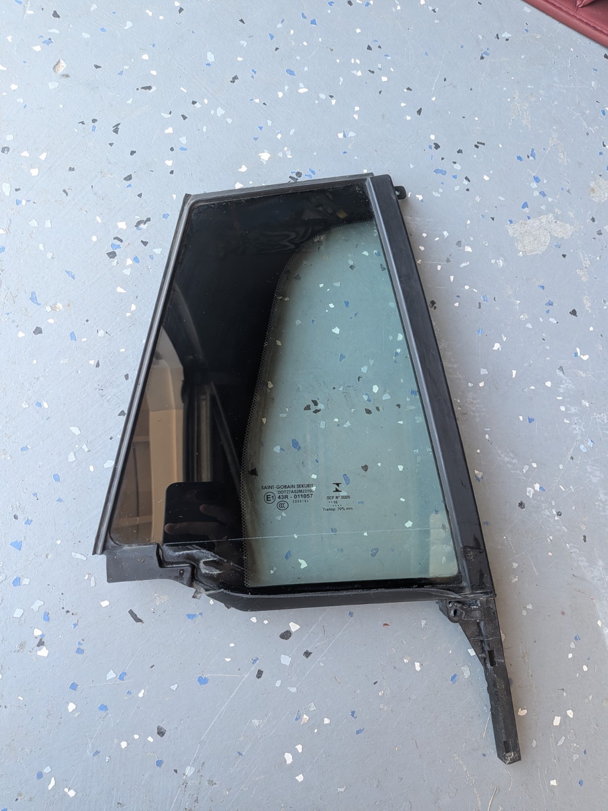 2017-2019 INFINITI QX30 RIGHT PASS REAR QUARTER DOOR VENT WINDOW GLASS OEM 2017-2019 INFINITI QX30 RIGHT PASS REAR QUARTER DOOR VENT WINDOW GLASS OEM