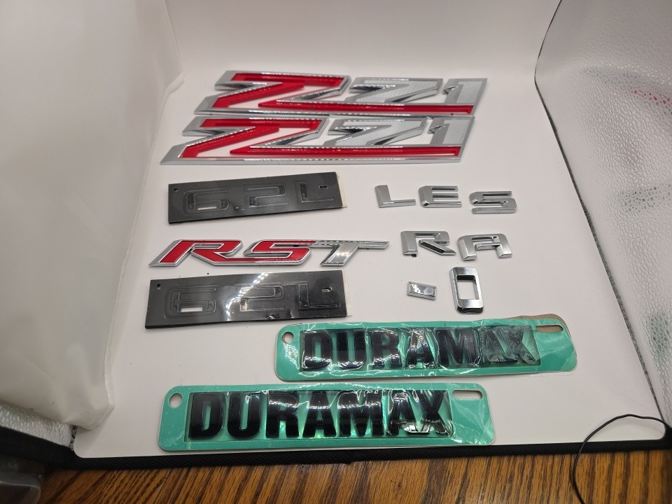 Chevrolet Z71 6.2 L RST Duramax Emblems Chevrolet Silverado Chevrolet Z71 6.2 L RST Duramax Emblems Chevrolet Silverado