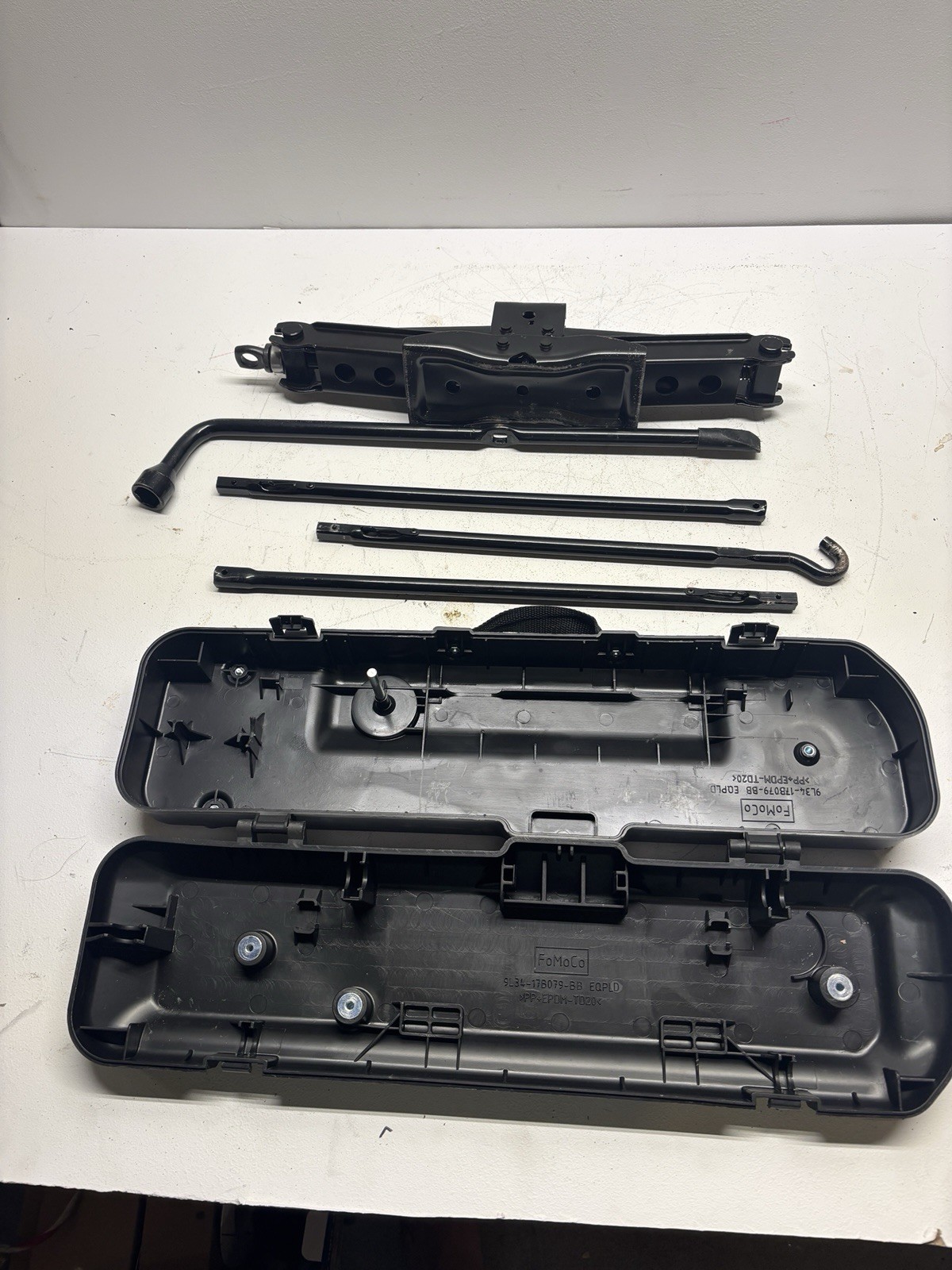 FORD F150 F-150 CREWCAB JACK TOOL KIT 2009 2010 2011 2012 2013 2014 CREW CAB 09 FORD F150 F-150 CREWCAB JACK TOOL KIT 2009 2010 2011 2012 2013 2014 CREW CAB 09